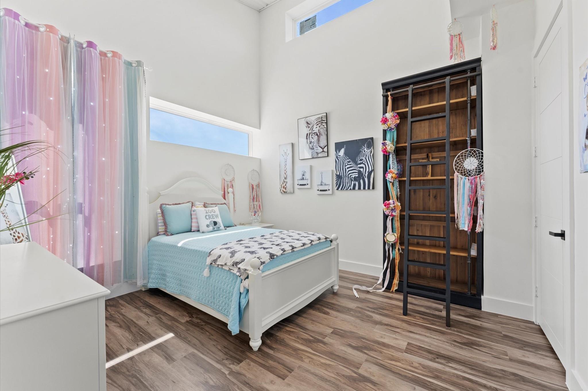 Montgomery, Texas, 77316, United States, 5 Bedrooms Bedrooms, ,7 BathroomsBathrooms,Residential,Active,1963409