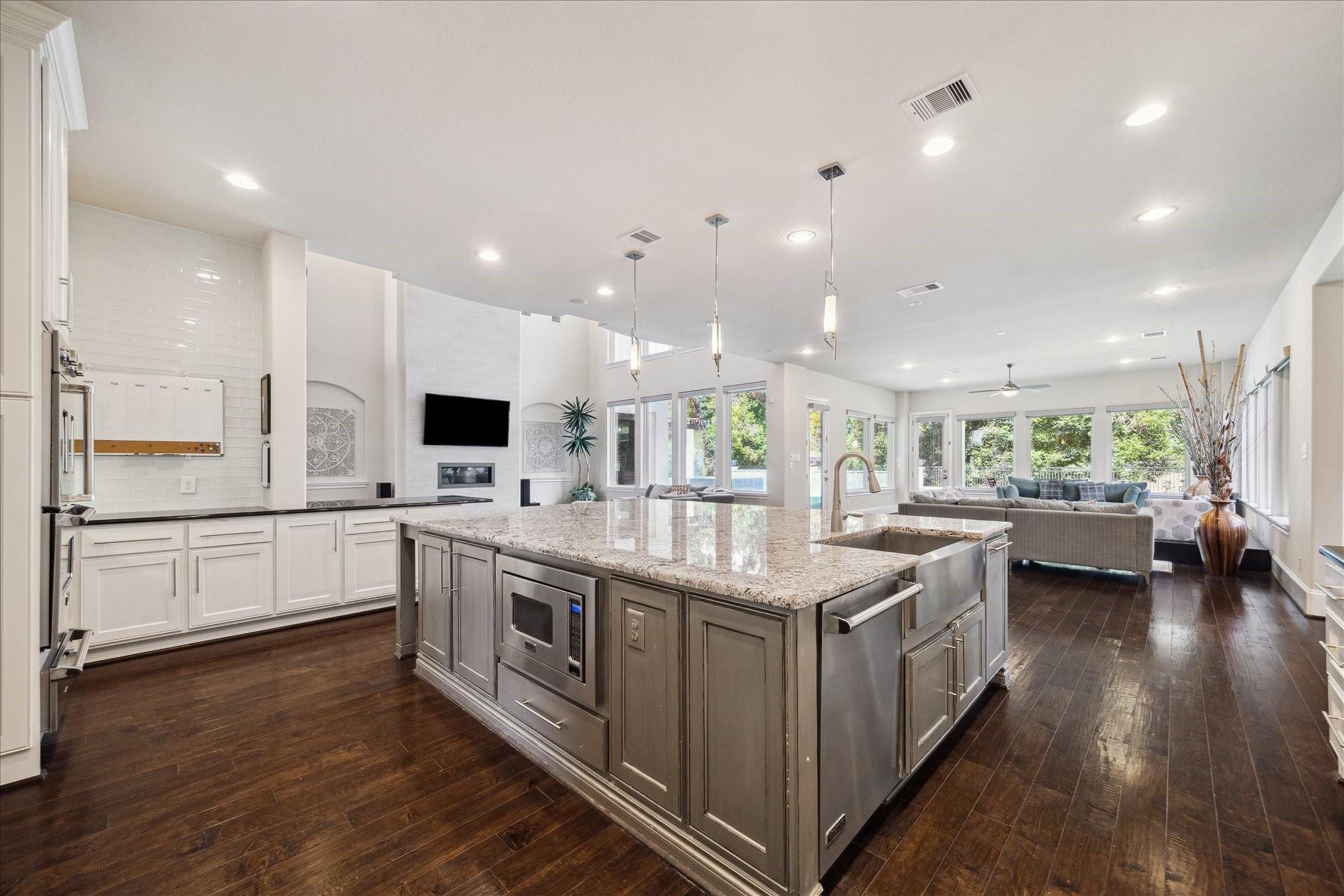 Sugar Land, Texas, 77479, United States, 5 Bedrooms Bedrooms, ,6 BathroomsBathrooms,Residential,Active,1952042