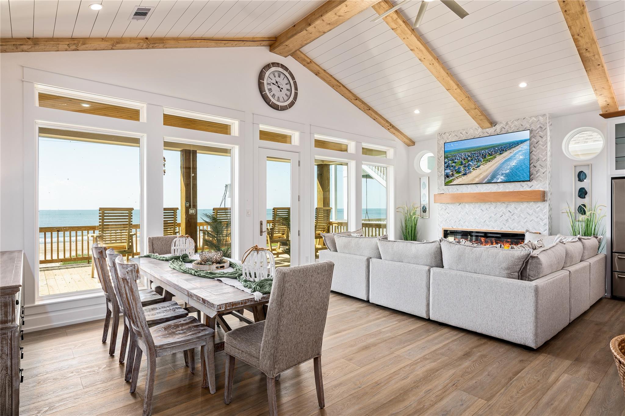 Crystal Beach, Texas, 77650, United States, 4 Bedrooms Bedrooms, ,3 BathroomsBathrooms,Residential,Active,1944100