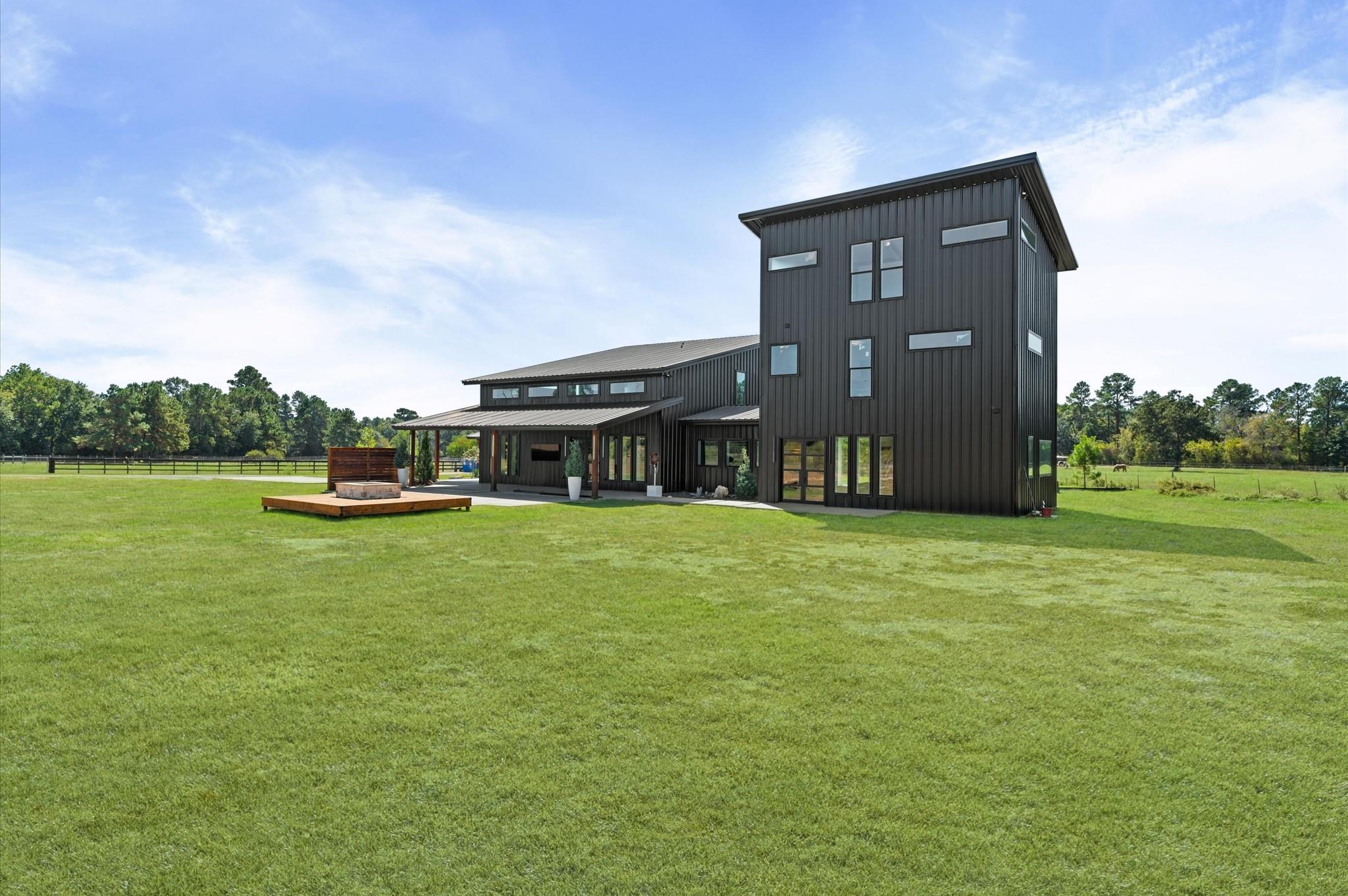 Montgomery, Texas, 77316, United States, 5 Bedrooms Bedrooms, ,7 BathroomsBathrooms,Residential,Active,1963409