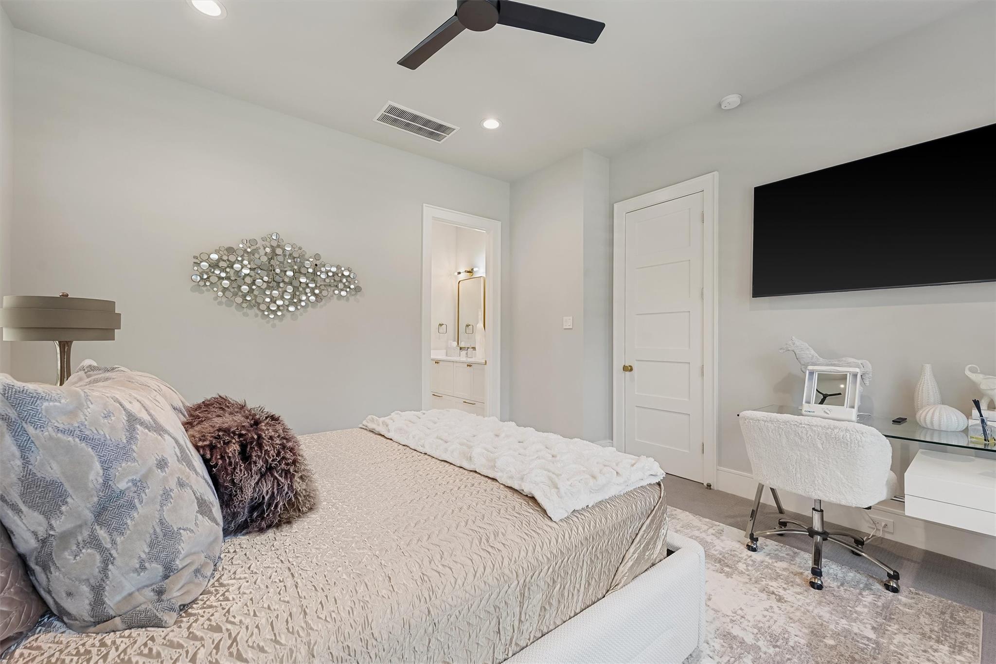 Montgomery, Texas, 77316, United States, 4 Bedrooms Bedrooms, ,6 BathroomsBathrooms,Residential,Active,1905108