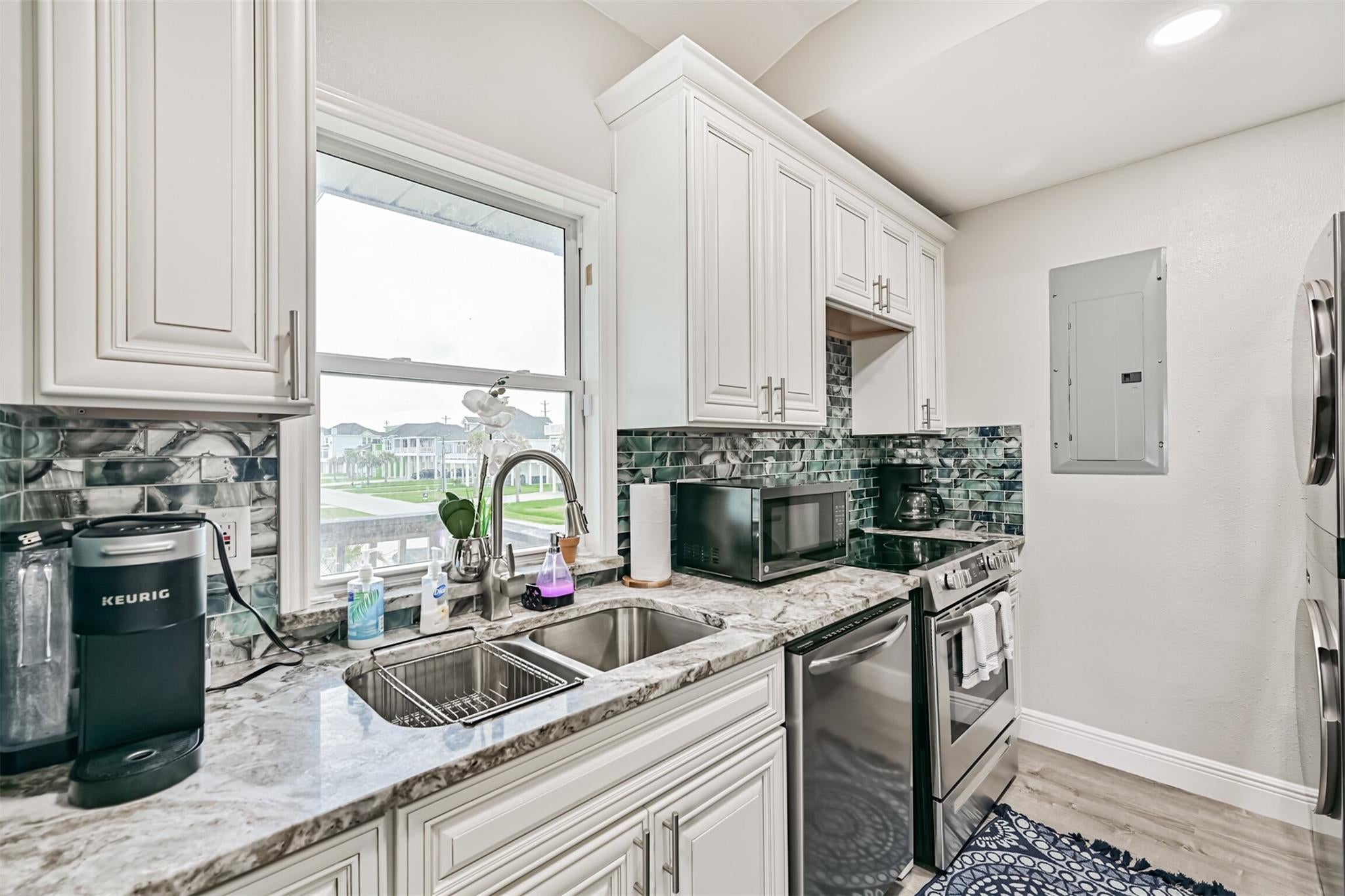 Galveston, Texas, 77554, United States, 6 Bedrooms Bedrooms, ,7 BathroomsBathrooms,Residential,Active,1907960