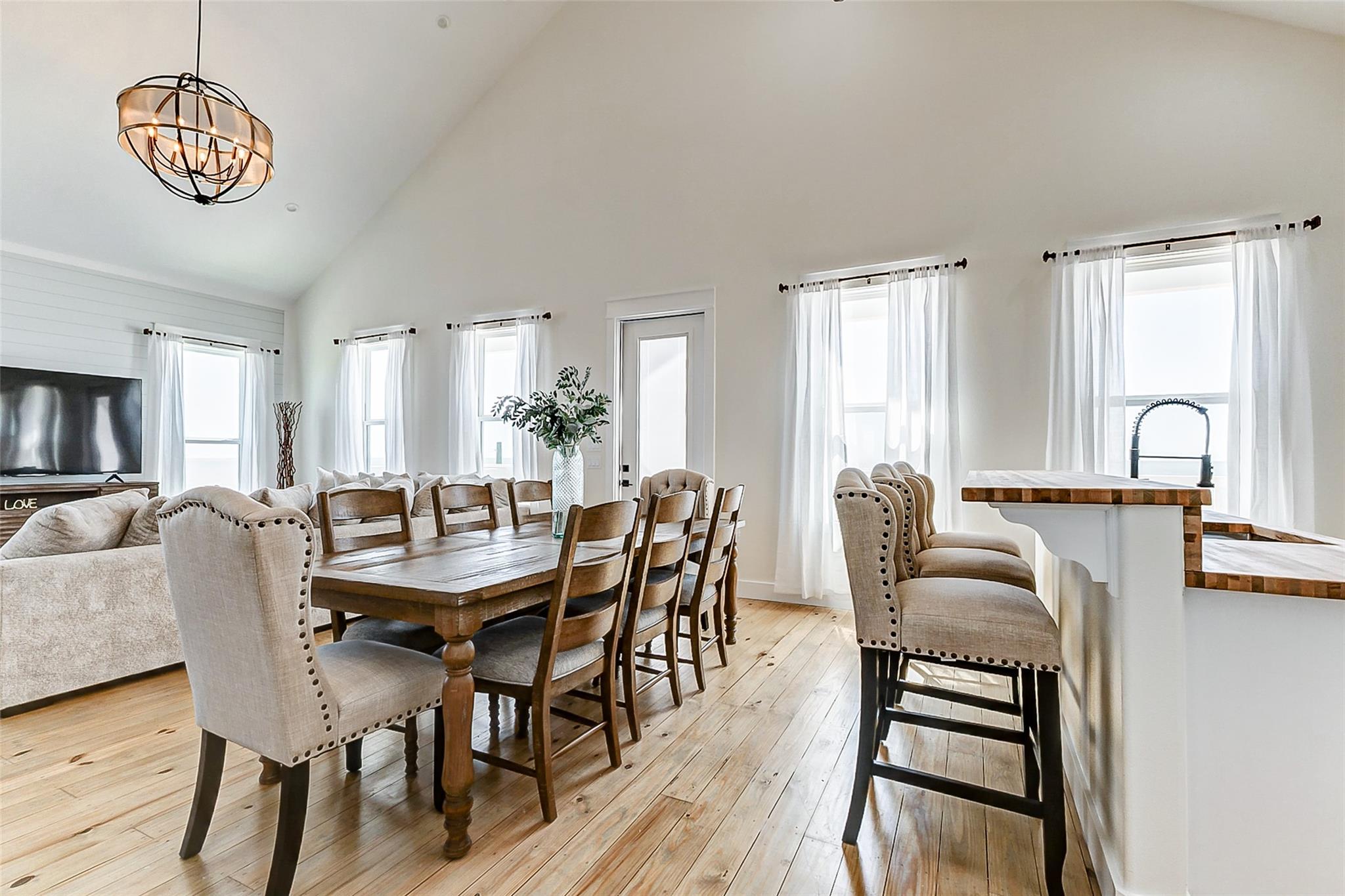 Gilchrist, Texas, 77617, United States, 3 Bedrooms Bedrooms, ,4 BathroomsBathrooms,Residential,Active,1761250