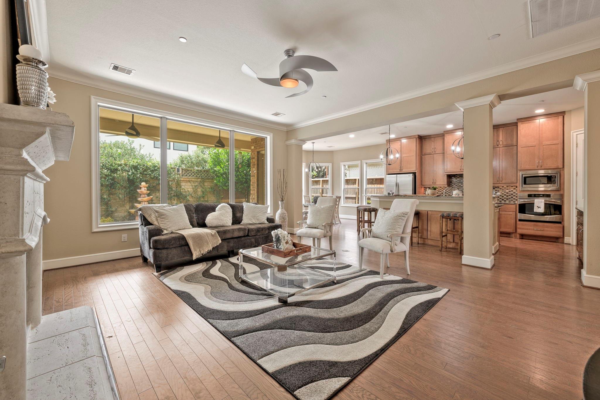 Houston, Texas, 77055, United States, 4 Bedrooms Bedrooms, ,4 BathroomsBathrooms,Residential,Active,1914629