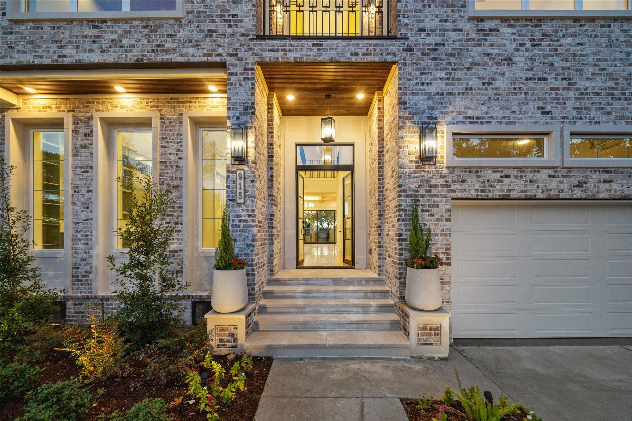 Bellaire, Texas, 77401, United States, 4 Bedrooms Bedrooms, ,6 BathroomsBathrooms,Residential,Pending,2001061