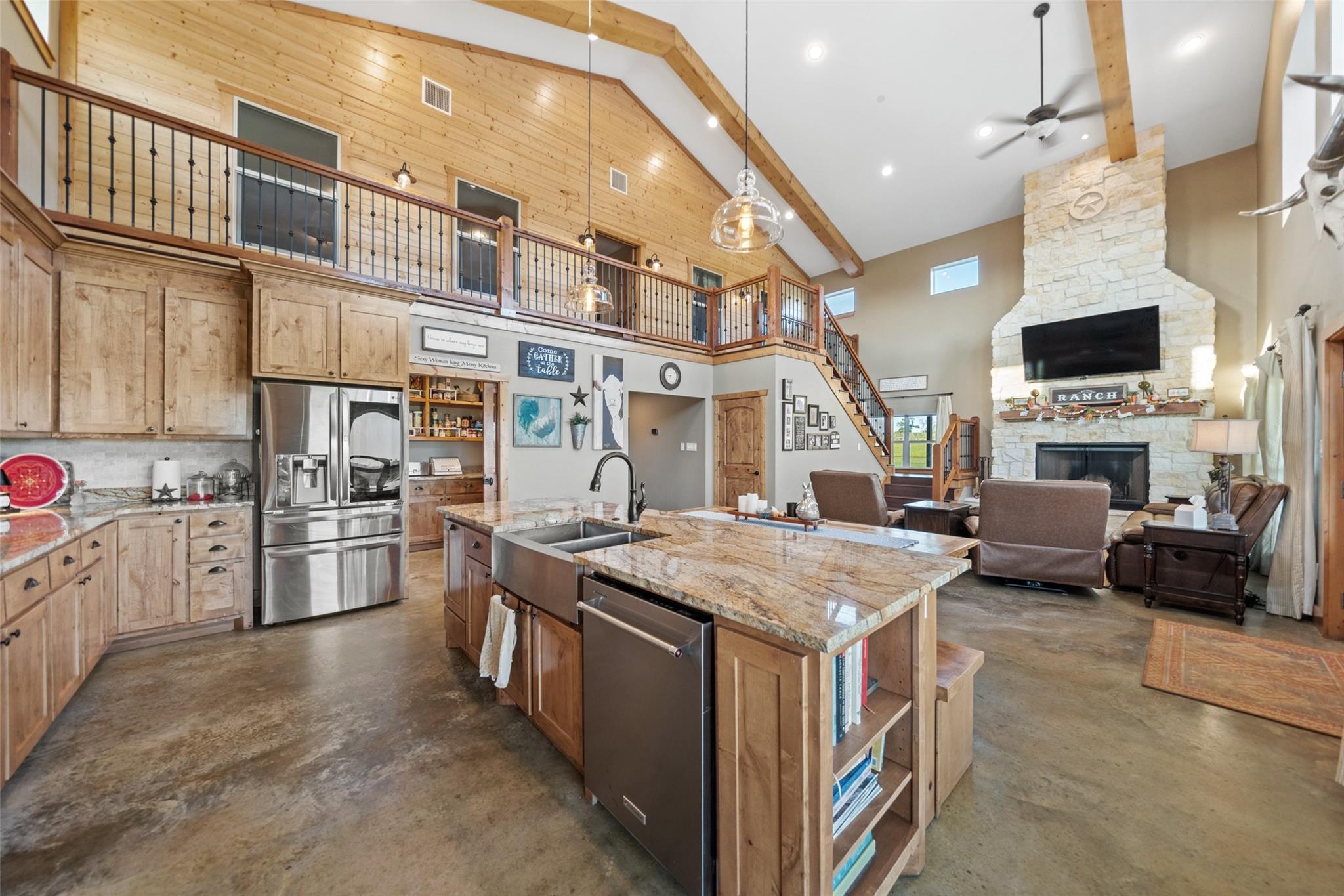 Centerville, Texas, 75833, United States, 6 Bedrooms Bedrooms, ,3 BathroomsBathrooms,Residential,Active,1862877