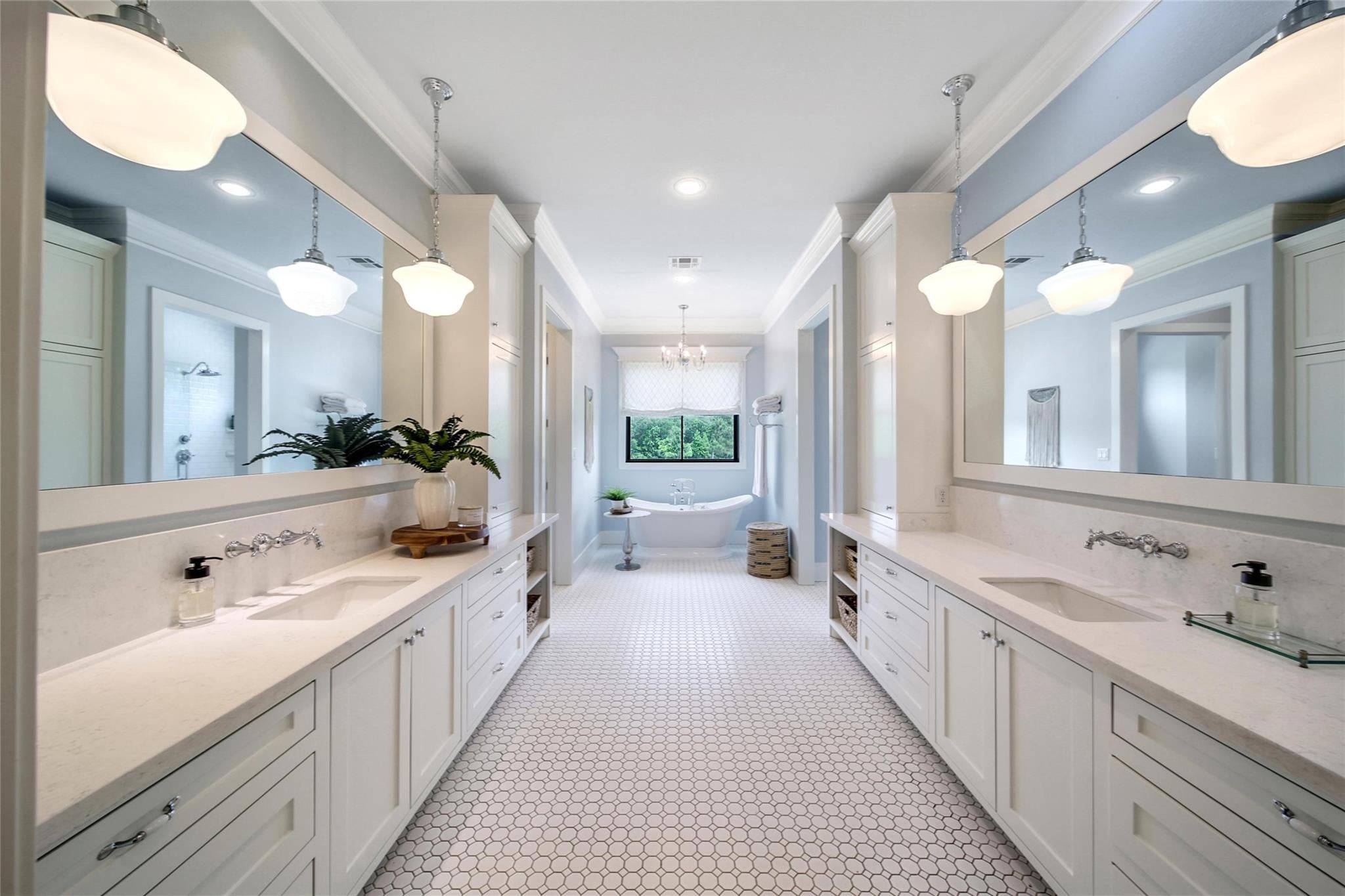 Montgomery, Texas, 77316, United States, 6 Bedrooms Bedrooms, ,8 BathroomsBathrooms,Residential,Active,1970955