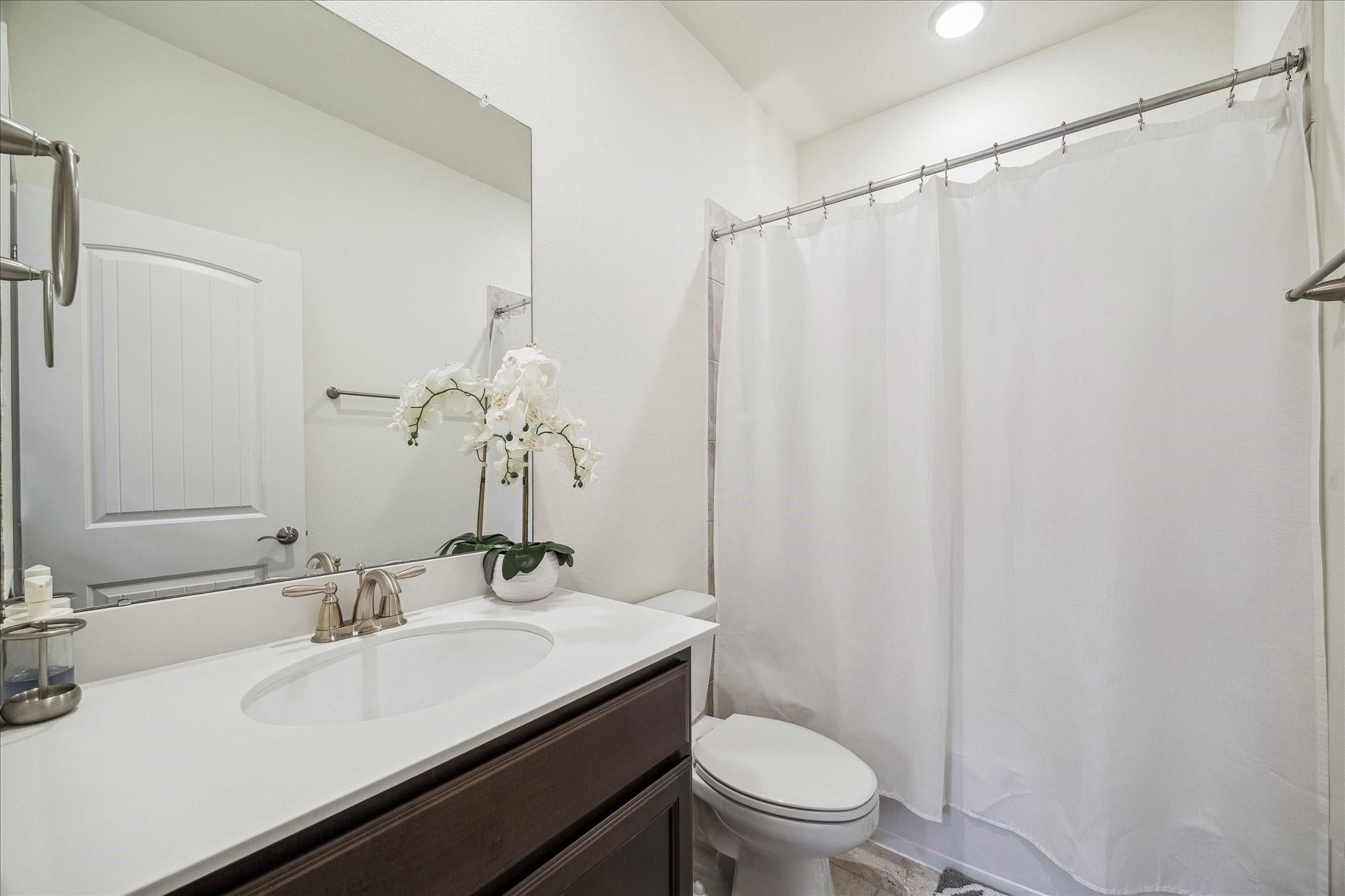 Sugar Land, Texas, 77479, United States, 4 Bedrooms Bedrooms, ,5 BathroomsBathrooms,Residential,Active,2006987