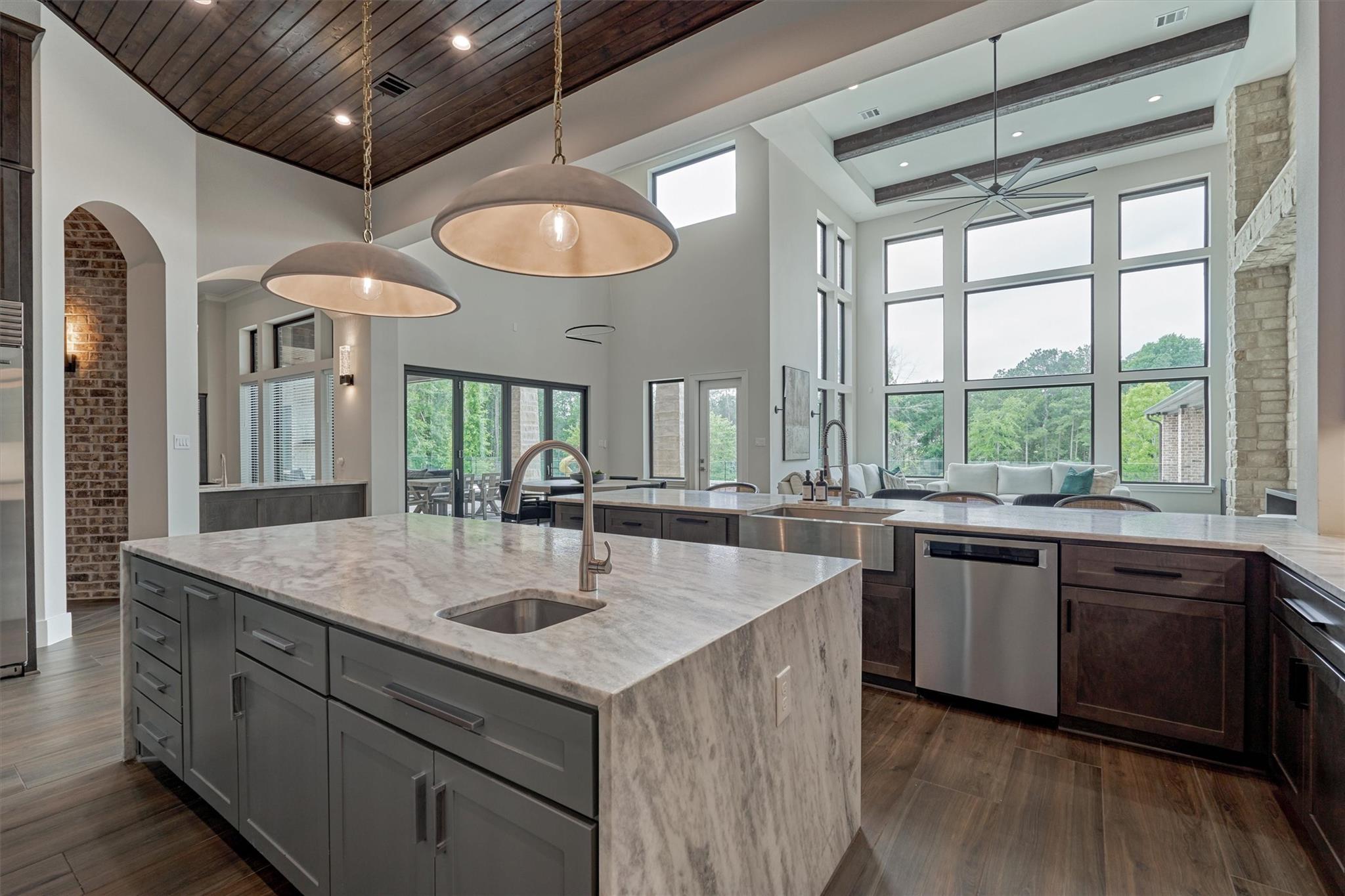 Montgomery, Texas, 77316, United States, 5 Bedrooms Bedrooms, ,8 BathroomsBathrooms,Residential,Active,1953008