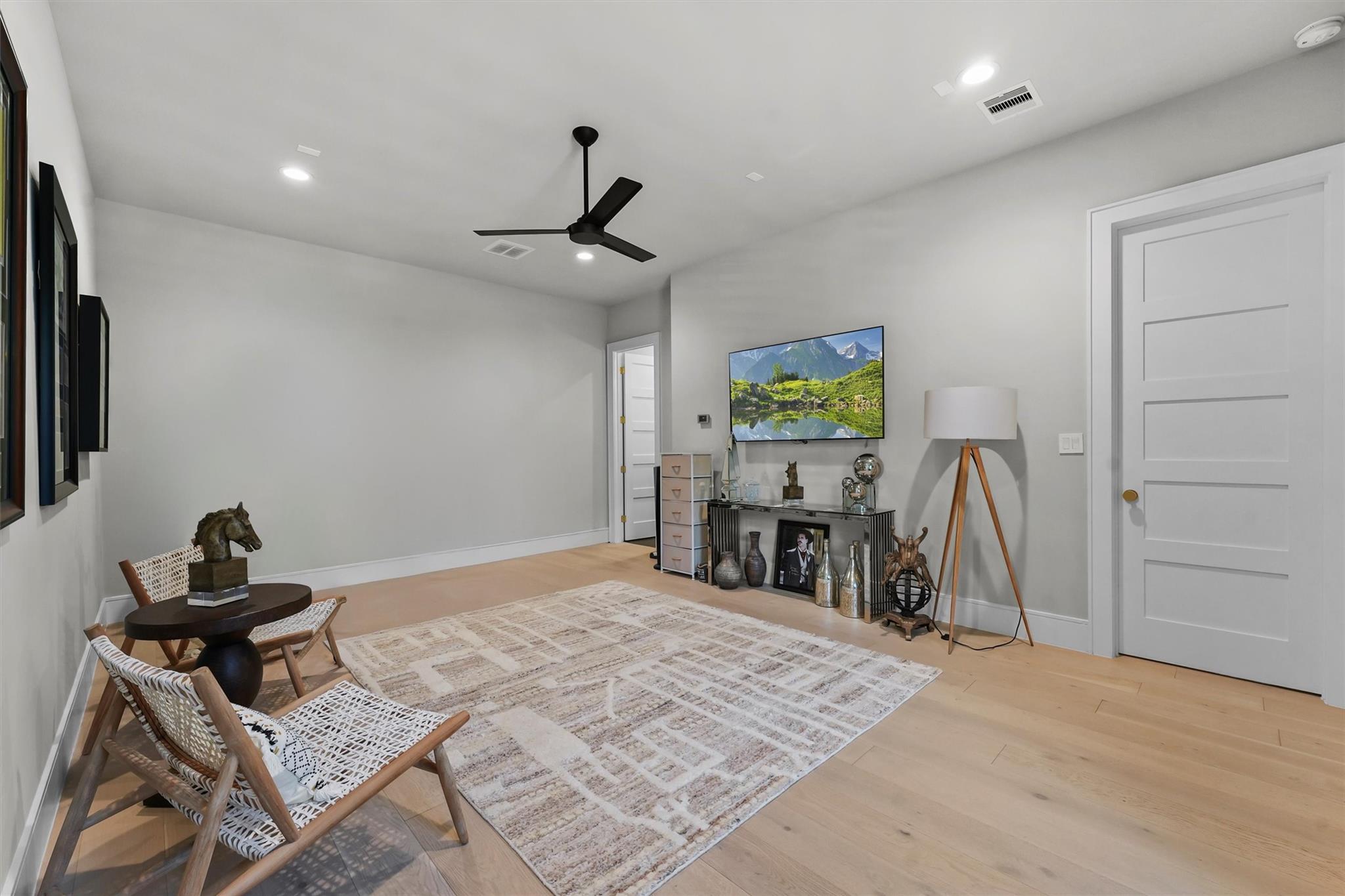 Montgomery, Texas, 77316, United States, 4 Bedrooms Bedrooms, ,6 BathroomsBathrooms,Residential,Active,1905108