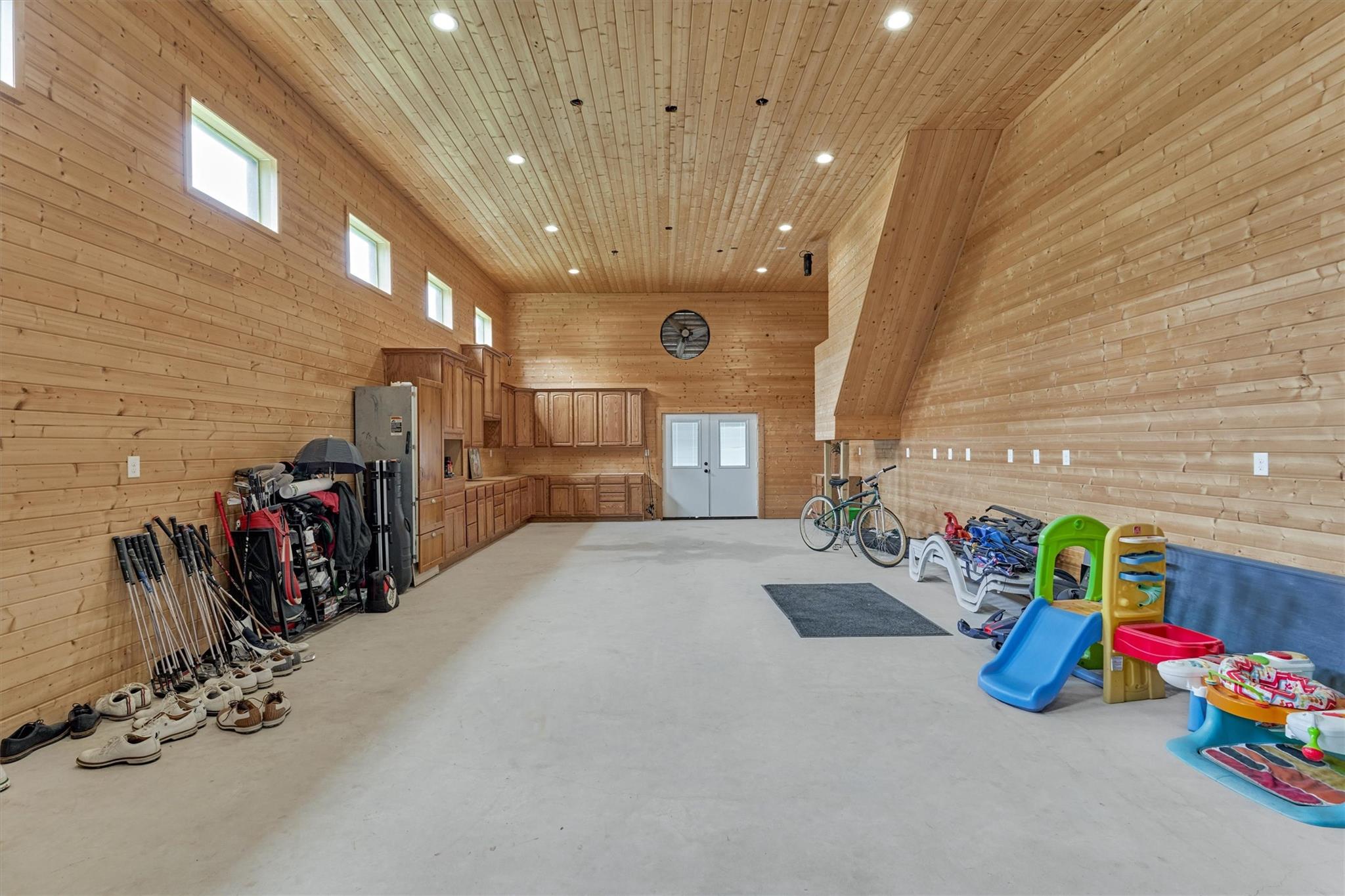 Montgomery, Texas, 77316, United States, 5 Bedrooms Bedrooms, ,8 BathroomsBathrooms,Residential,Active,1953008