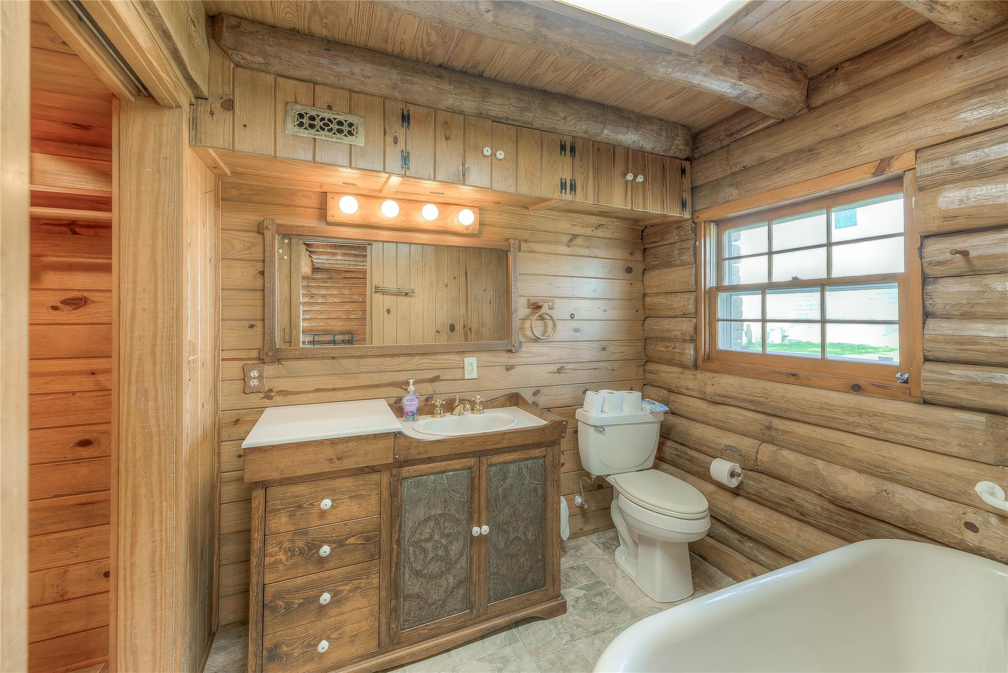 Livingston, Texas, 77351, United States, 3 Bedrooms Bedrooms, ,3 BathroomsBathrooms,Residential,Active,1961912