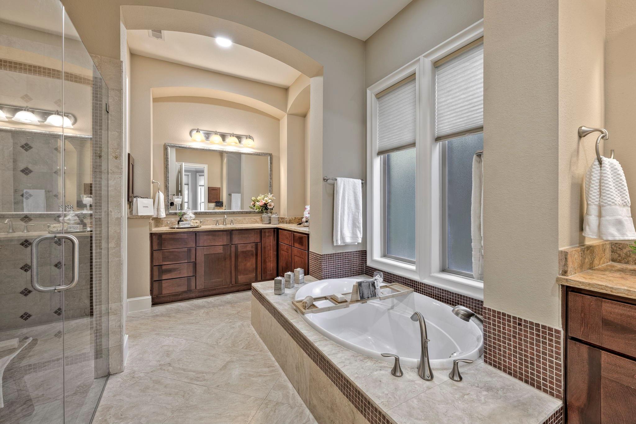 Houston, Texas, 77055, United States, 4 Bedrooms Bedrooms, ,4 BathroomsBathrooms,Residential,Active,1914629