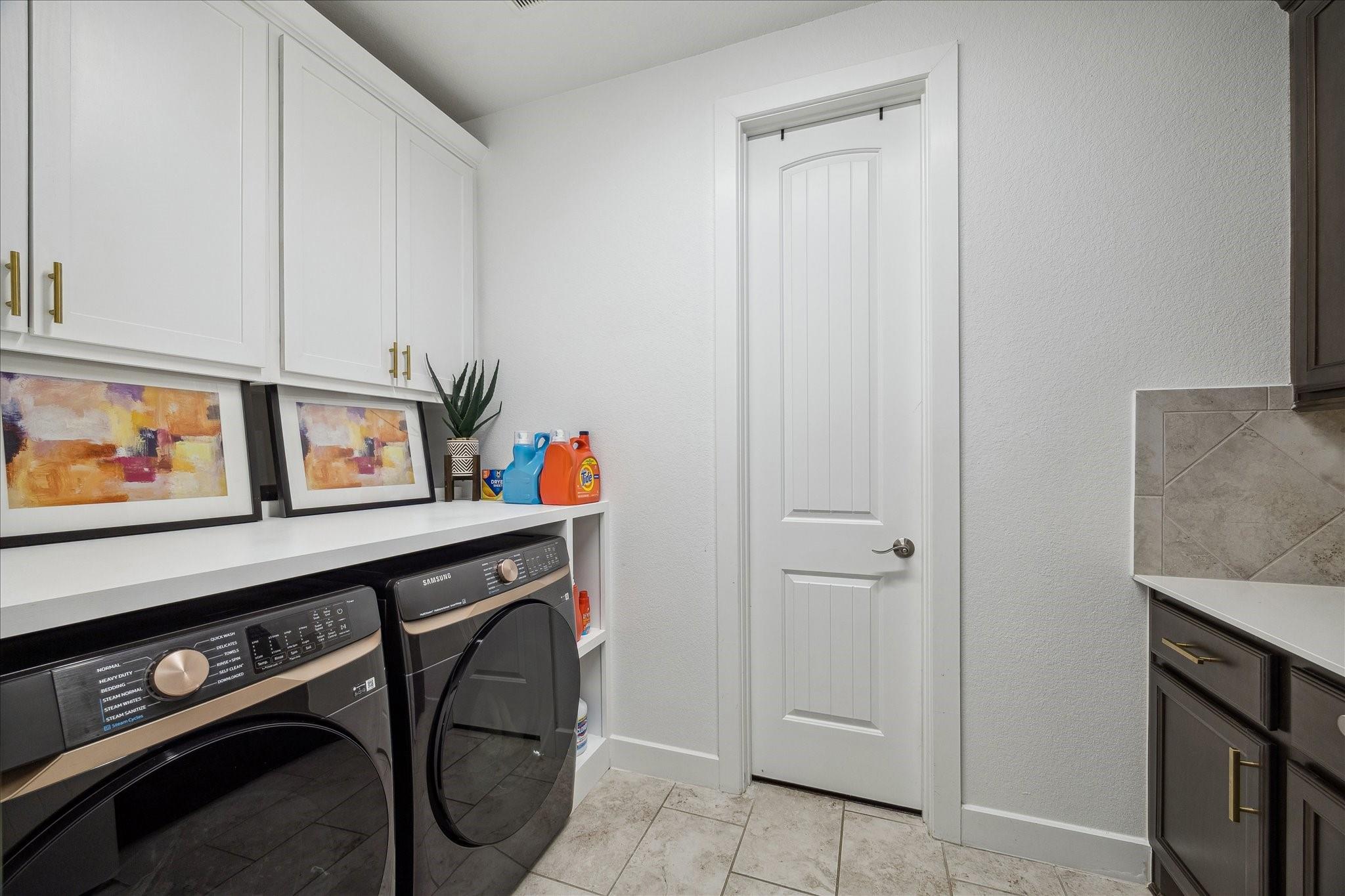 Sugar Land, Texas, 77479, United States, 4 Bedrooms Bedrooms, ,5 BathroomsBathrooms,Residential,Active,2006987