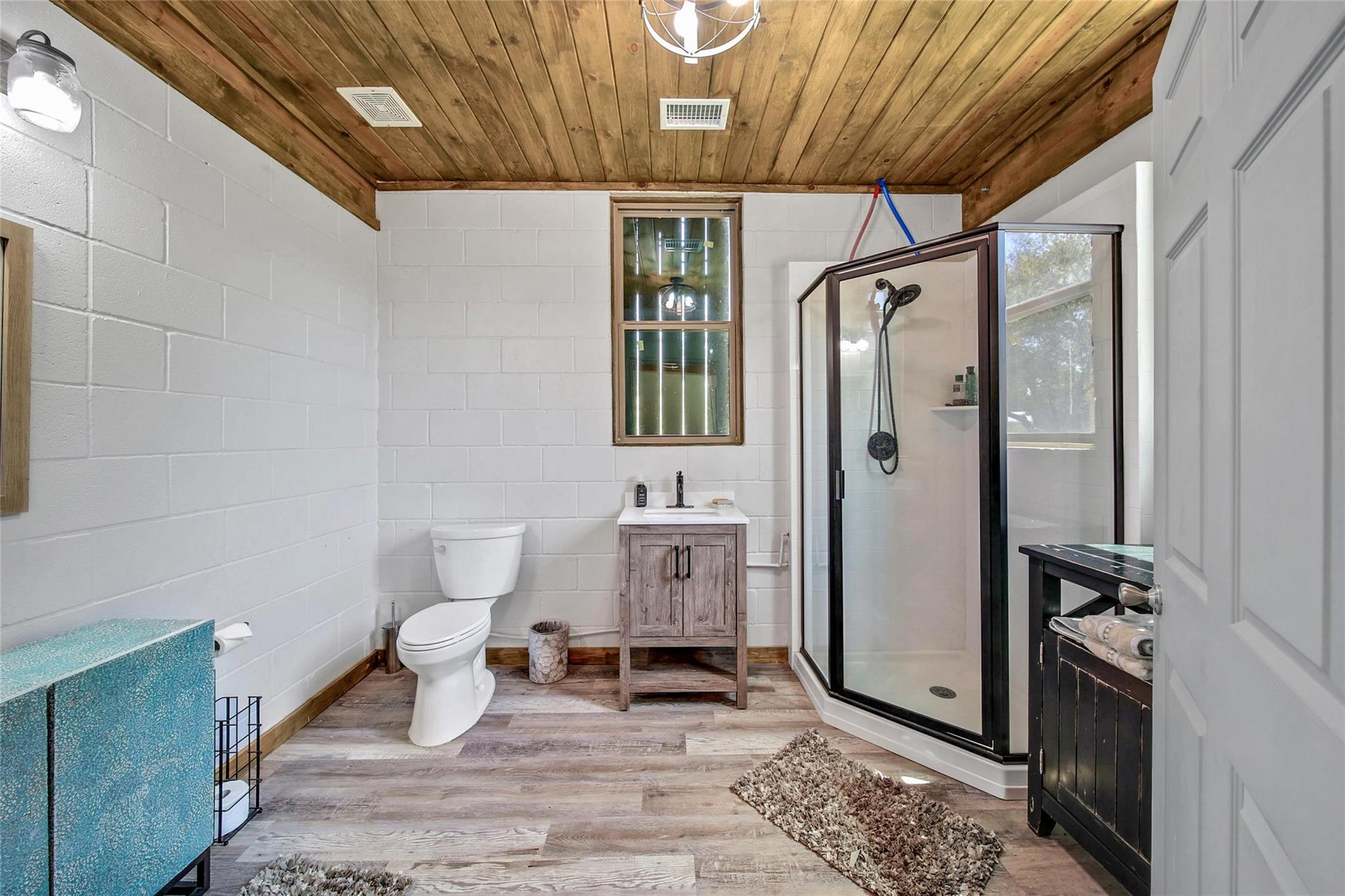 Montgomery, Texas, 77316, United States, 6 Bedrooms Bedrooms, ,6 BathroomsBathrooms,Residential,Active,1907981