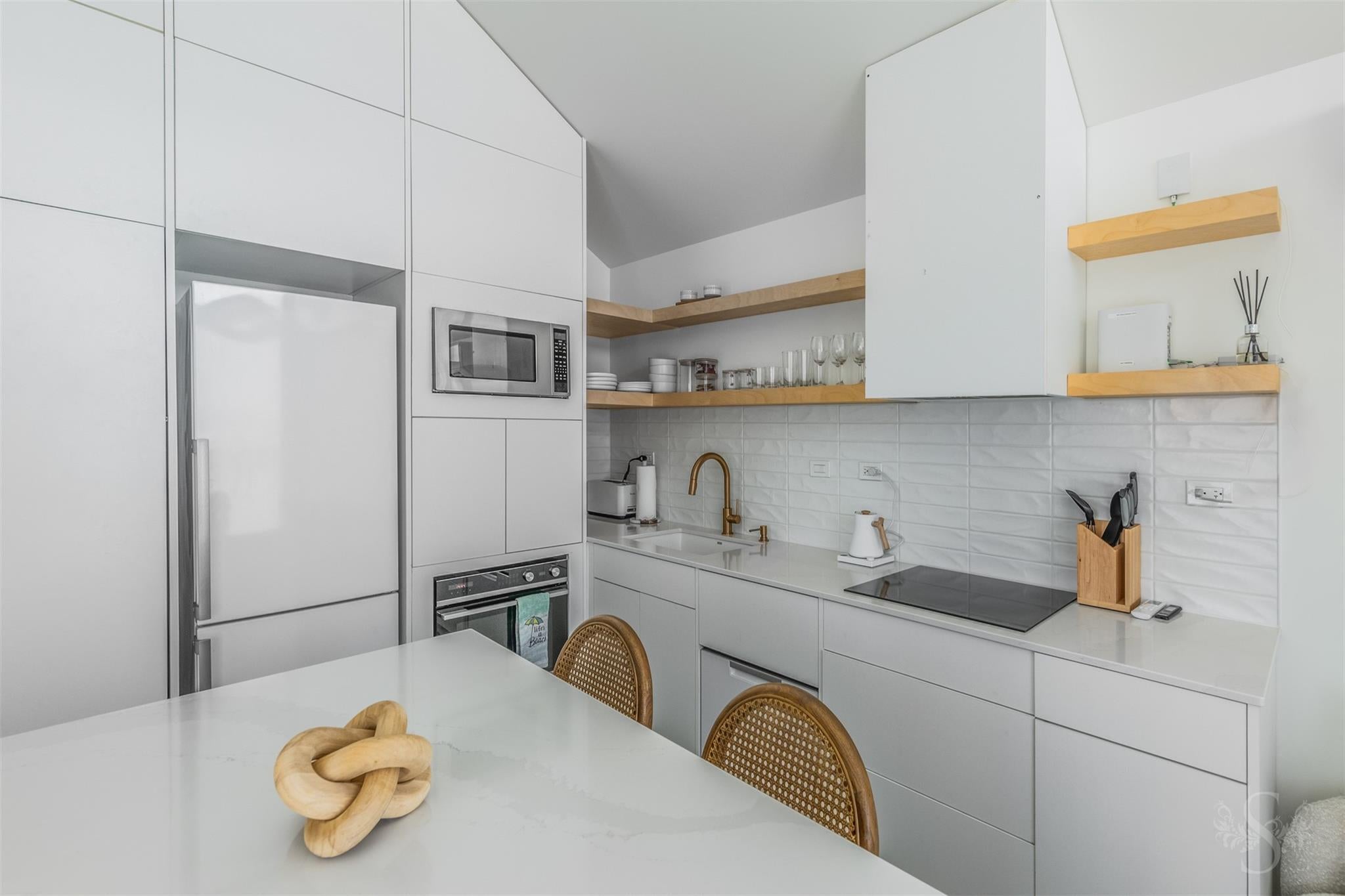 Galveston, Texas, 77550, United States, 4 Bedrooms Bedrooms, ,2 BathroomsBathrooms,Residential,Active,1885028