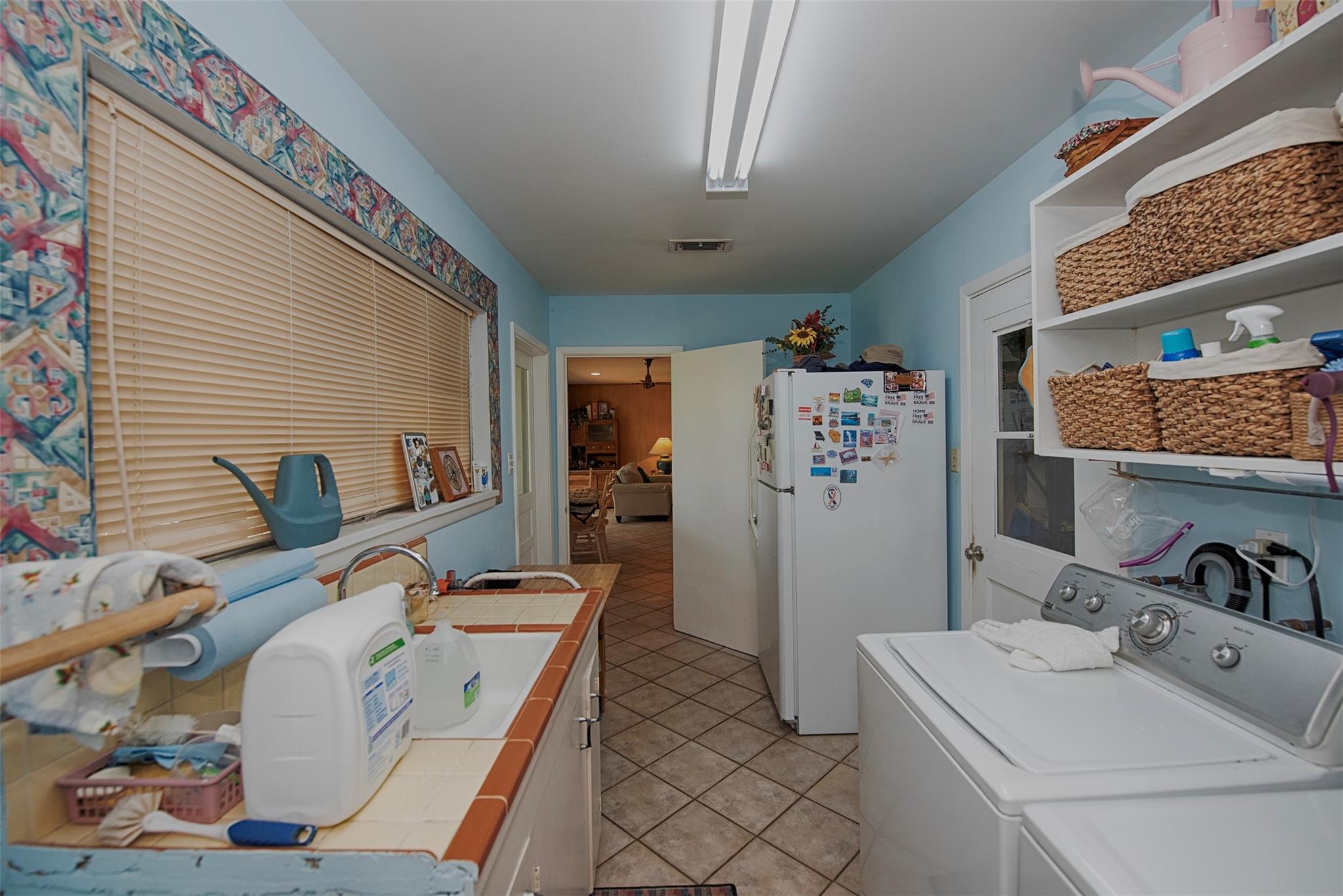 Taylor Lake Village, Texas, 77586, United States, 3 Bedrooms Bedrooms, ,3 BathroomsBathrooms,Residential,Active,1953995