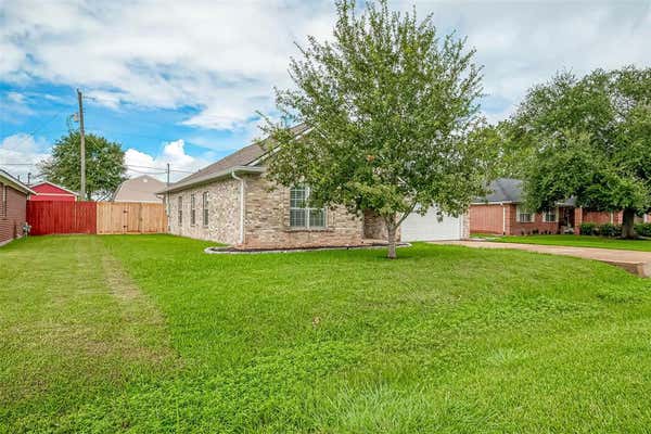 8705 ROWEN CT, NEEDVILLE, TX 77461, photo 2 of 42