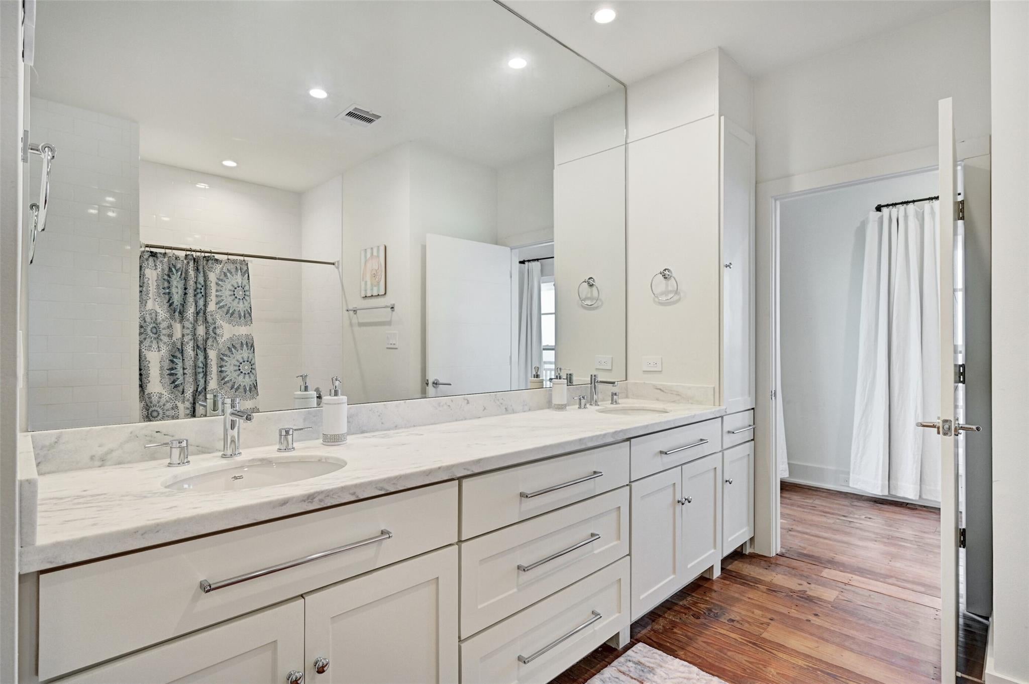 Galveston, Texas, 77554, United States, 3 Bedrooms Bedrooms, ,3 BathroomsBathrooms,Residential,Active,1880201