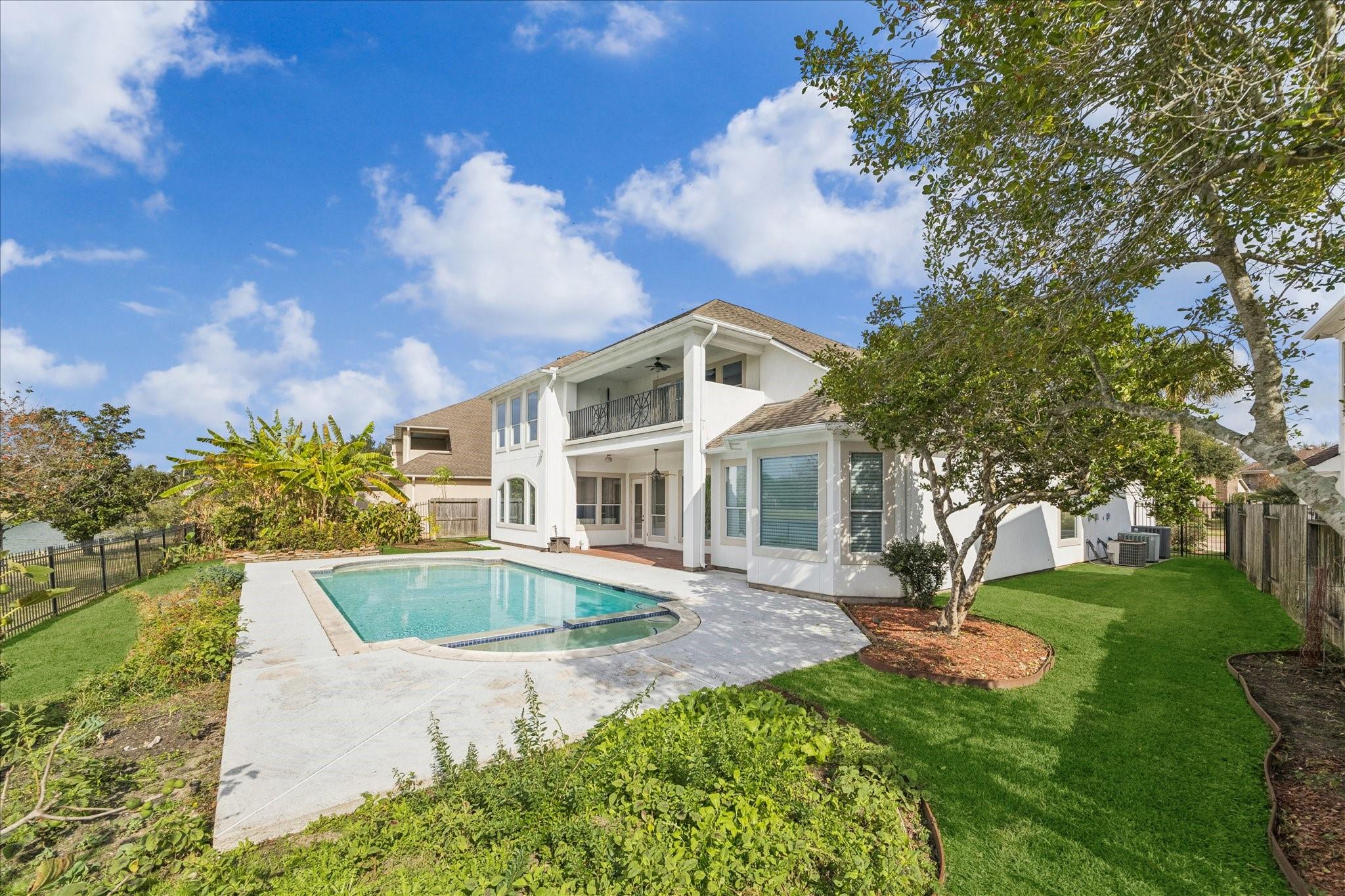 Sugar Land, Texas, 77479, United States, 5 Bedrooms Bedrooms, ,5 BathroomsBathrooms,Residential,Active,2007093