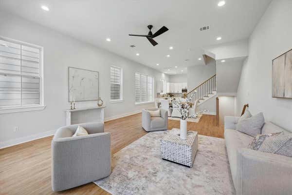 1033 W 17TH ST, HOUSTON, TX 77008 - Image 1