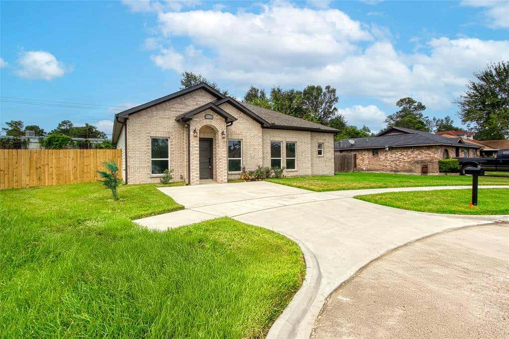 8638 VALLEY GOLD CT, HOUSTON, TX 77078, photo 1 of 16