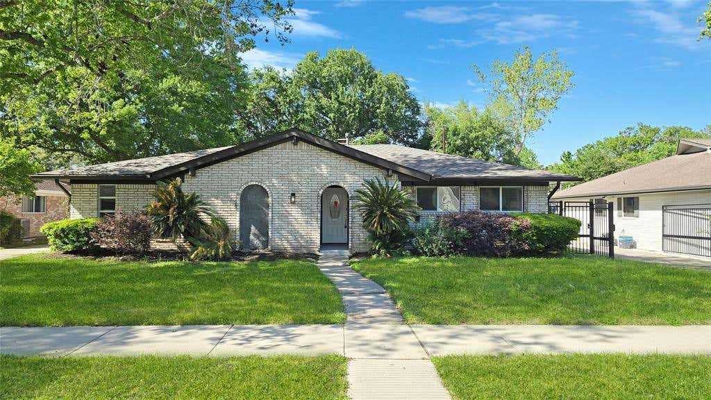 6214 YARWELL DR, HOUSTON, TX 77096, photo 1 of 40