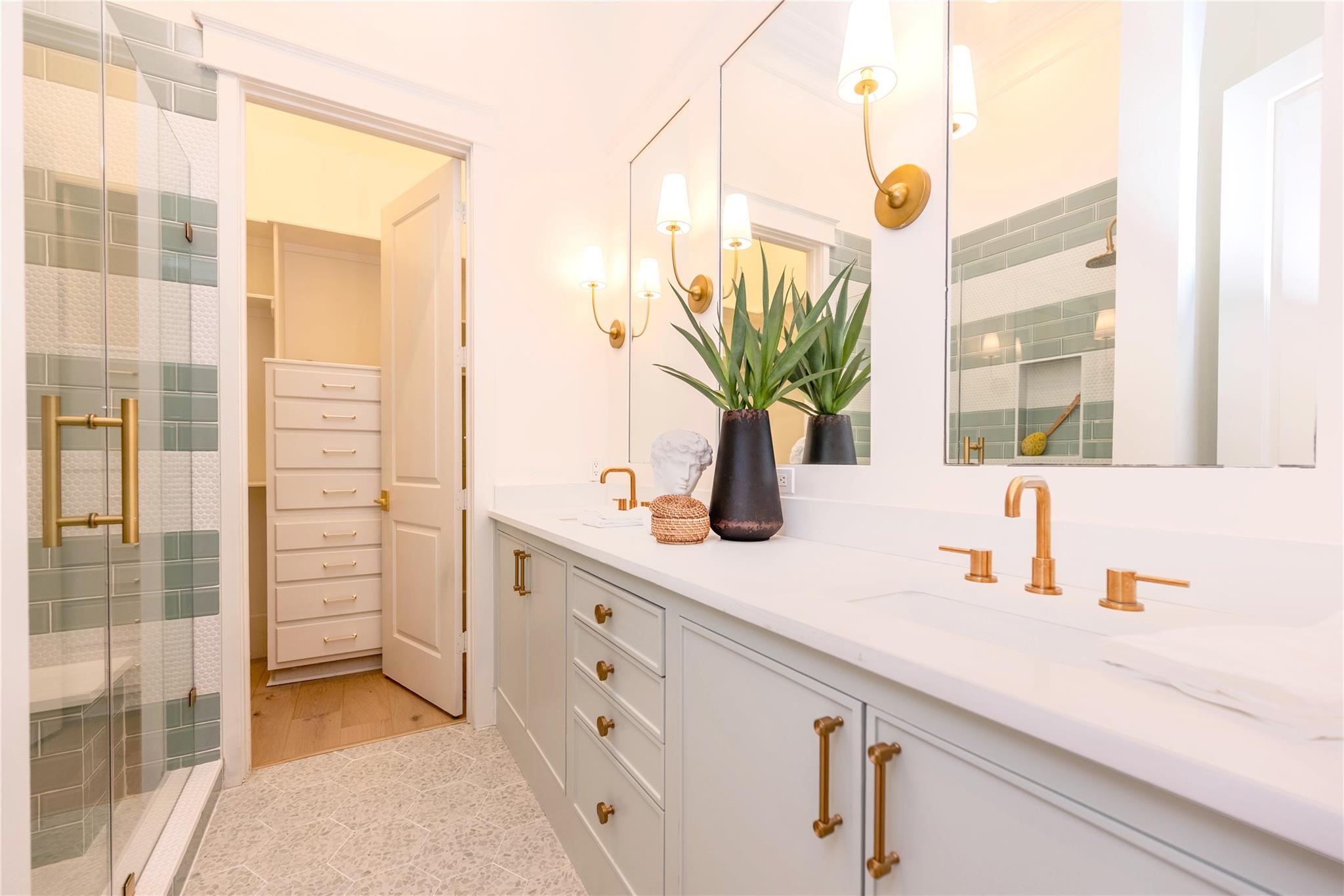 Galveston, Texas, 77554, United States, 6 Bedrooms Bedrooms, ,6 BathroomsBathrooms,Residential,Active,2014924