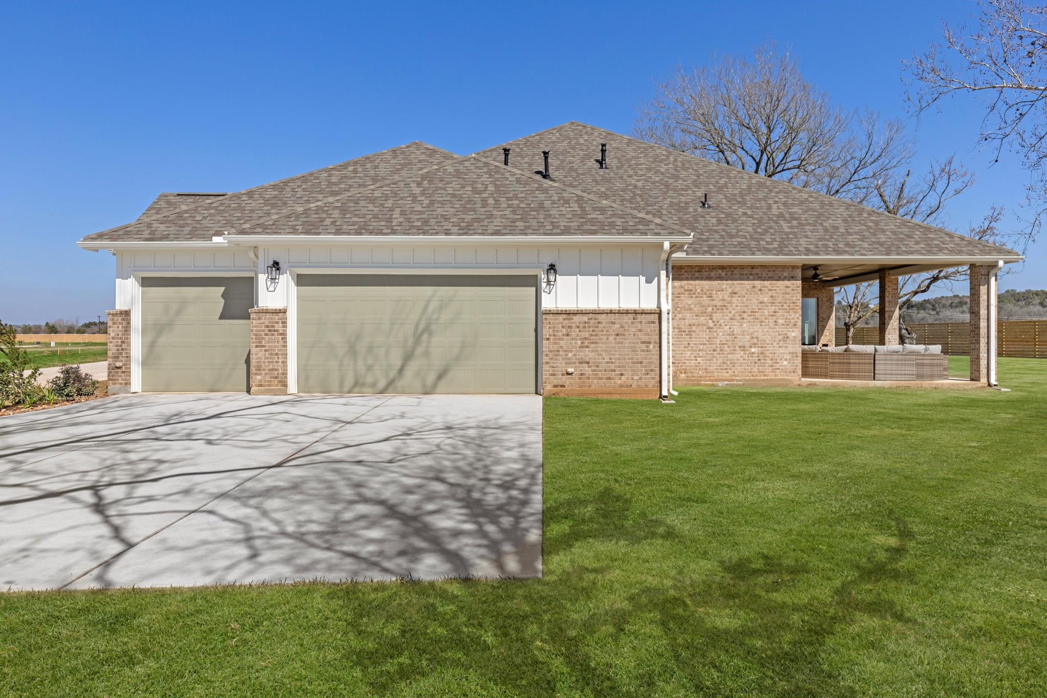 Smithville, Texas, 78957, United States, 4 Bedrooms Bedrooms, ,5 BathroomsBathrooms,Residential,Active,1747371