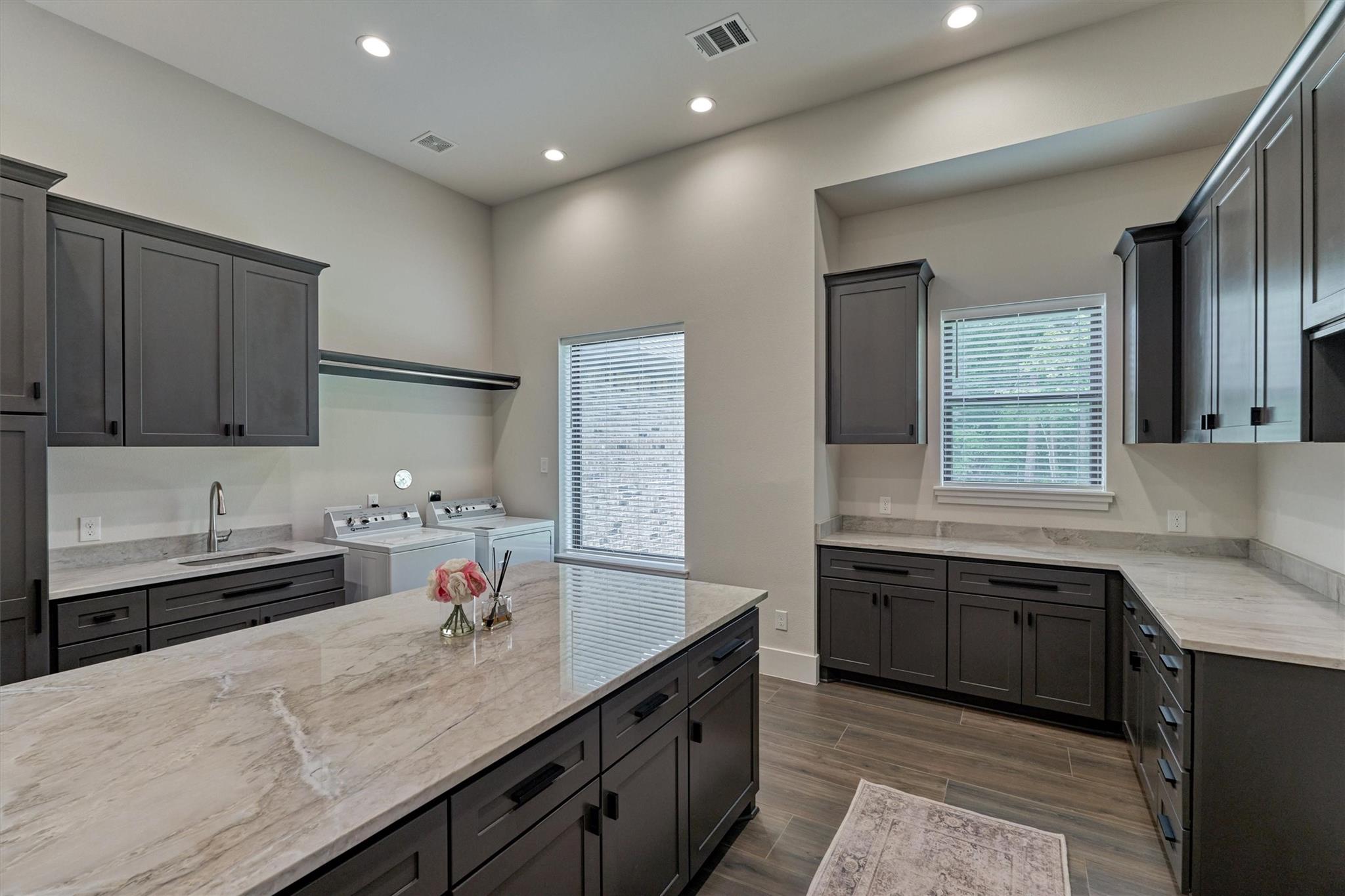 Montgomery, Texas, 77316, United States, 5 Bedrooms Bedrooms, ,8 BathroomsBathrooms,Residential,Active,1953008