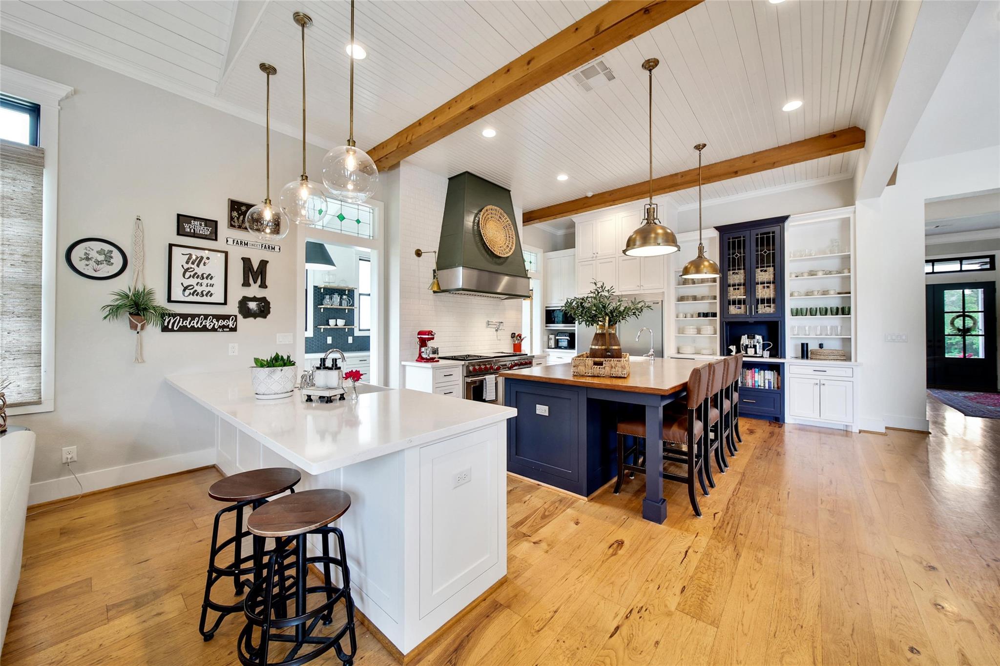 Montgomery, Texas, 77316, United States, 6 Bedrooms Bedrooms, ,8 BathroomsBathrooms,Residential,Active,1970955