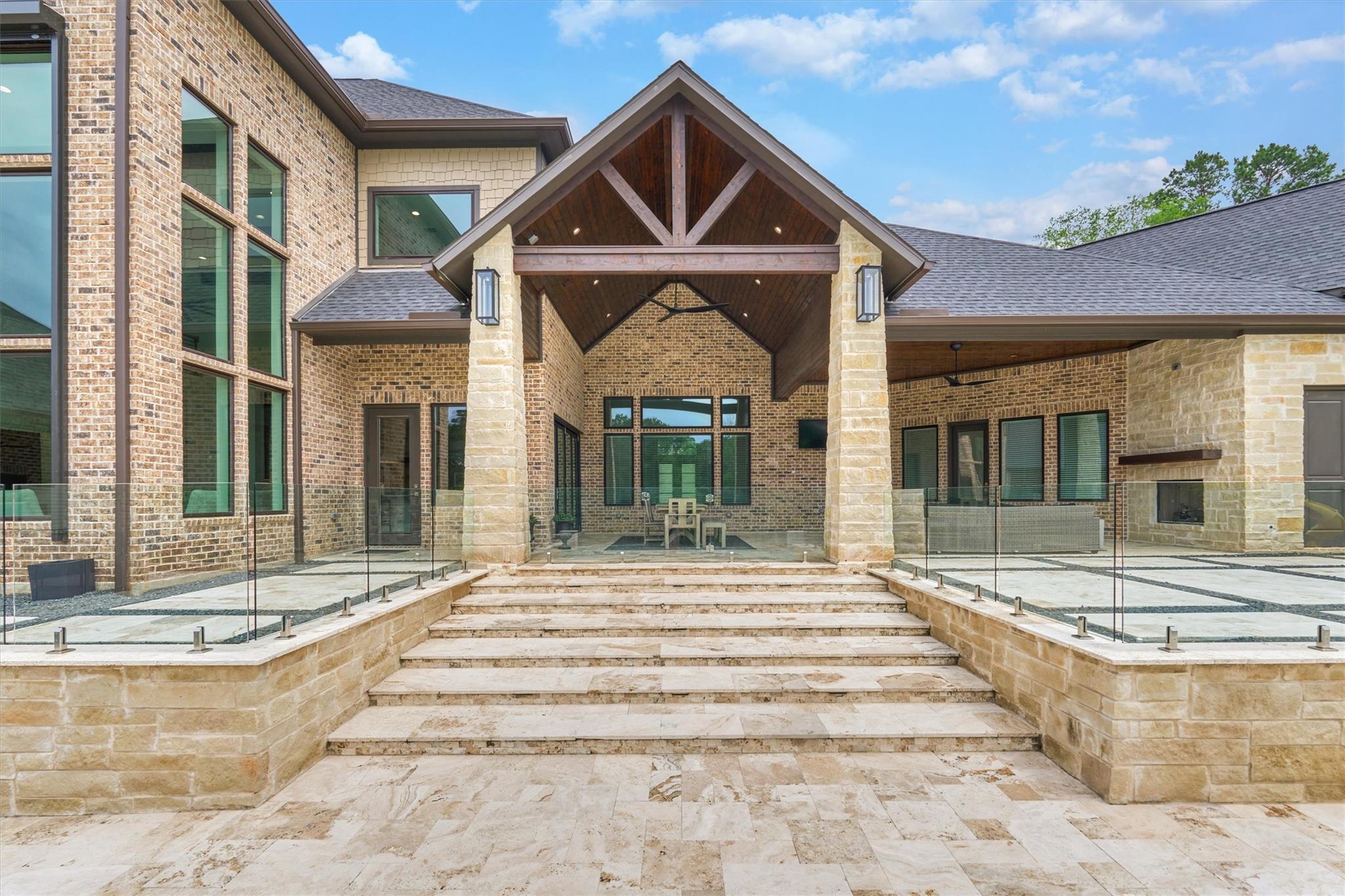 Montgomery, Texas, 77316, United States, 5 Bedrooms Bedrooms, ,8 BathroomsBathrooms,Residential,Active,1953008