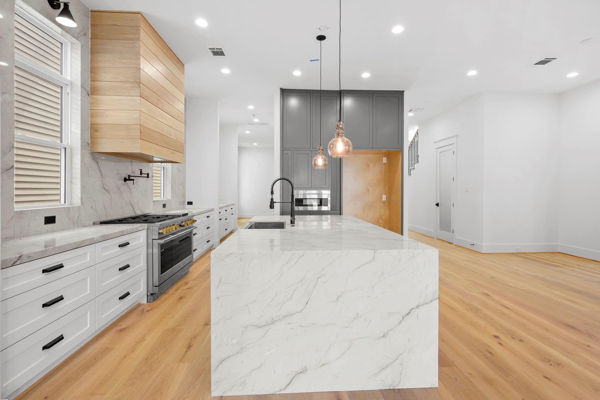 Houston, Texas, 77008, United States, 4 Bedrooms Bedrooms, ,4 BathroomsBathrooms,Residential,Active,2007981