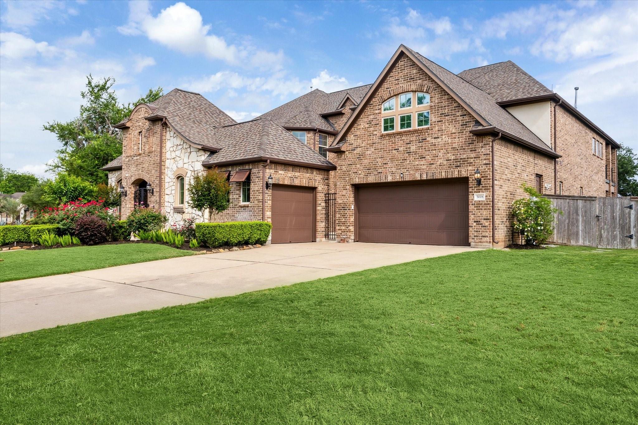 Sugar Land, Texas, 77479, United States, 5 Bedrooms Bedrooms, ,5 BathroomsBathrooms,Residential,Active,1871593