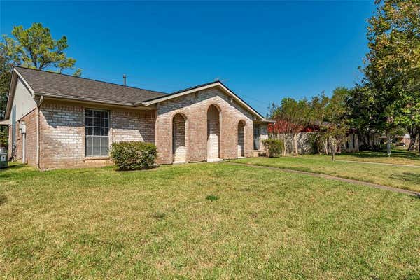 11810 AMBLEWOOD DR, MEADOWS PLACE, TX 77477 - Image 1