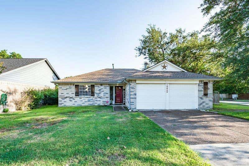 10849 E IDLEWOOD DR, LA PORTE, TX 77571, photo 1 of 25