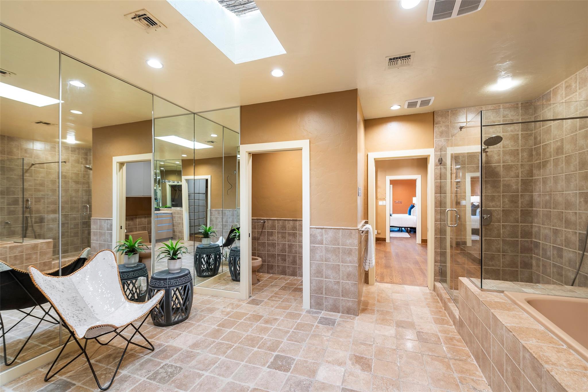 Galveston, Texas, 77550, United States, 4 Bedrooms Bedrooms, ,6 BathroomsBathrooms,Residential,Active,1905067