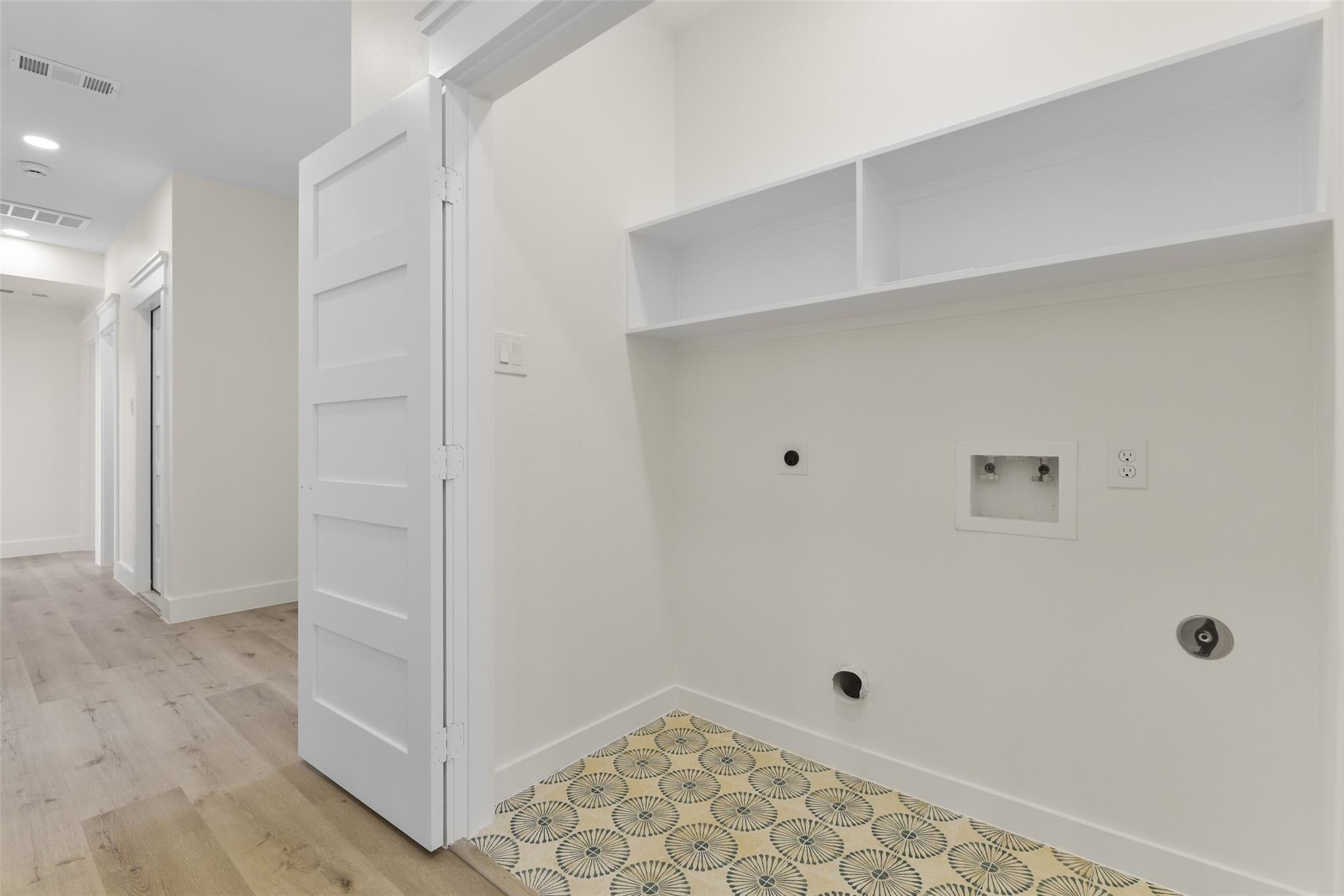 Jamaica Beach, Texas, 77554, United States, 5 Bedrooms Bedrooms, ,5 BathroomsBathrooms,Residential,Active,1884876