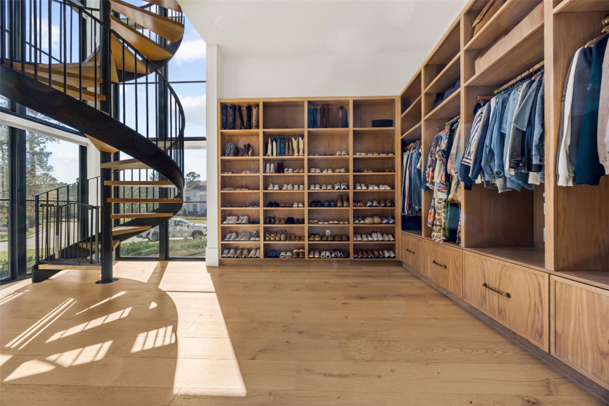 Montgomery, Texas, 77316, United States, 6 Bedrooms Bedrooms, ,7 BathroomsBathrooms,Residential,Active,2012208