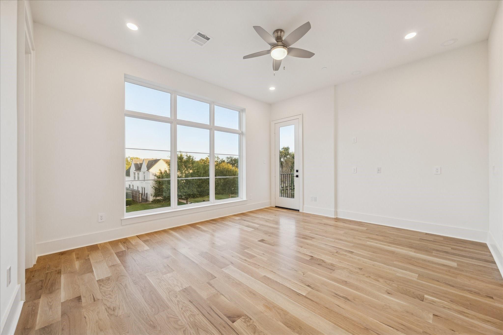 Bellaire, Texas, 77401, United States, 4 Bedrooms Bedrooms, ,6 BathroomsBathrooms,Residential,Pending,2001061