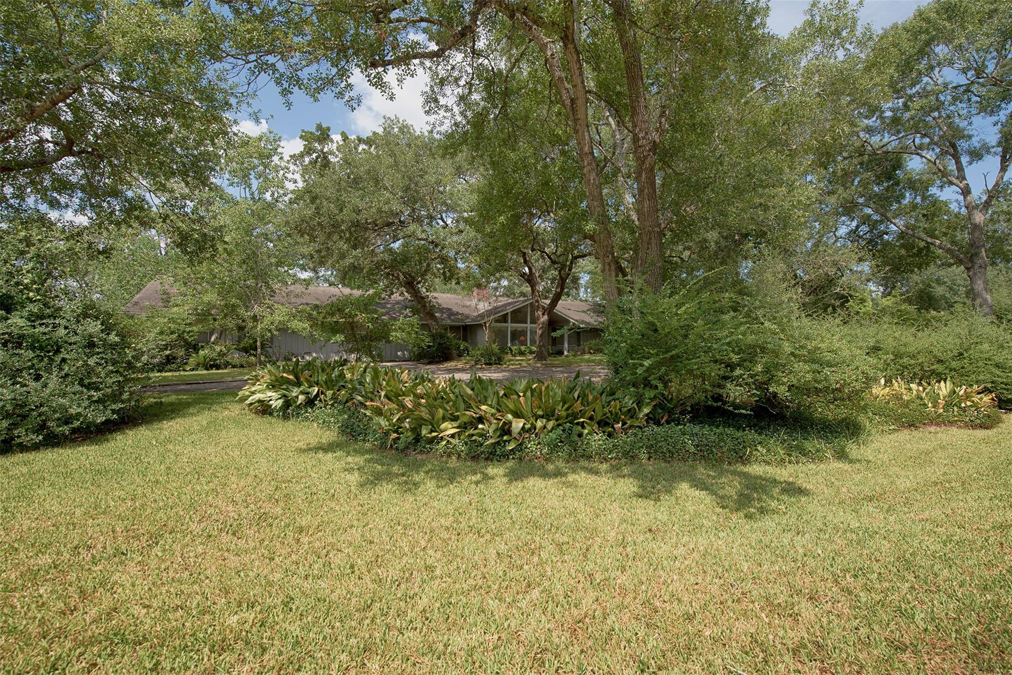 Taylor Lake Village, Texas, 77586, United States, 3 Bedrooms Bedrooms, ,3 BathroomsBathrooms,Residential,Active,1953995