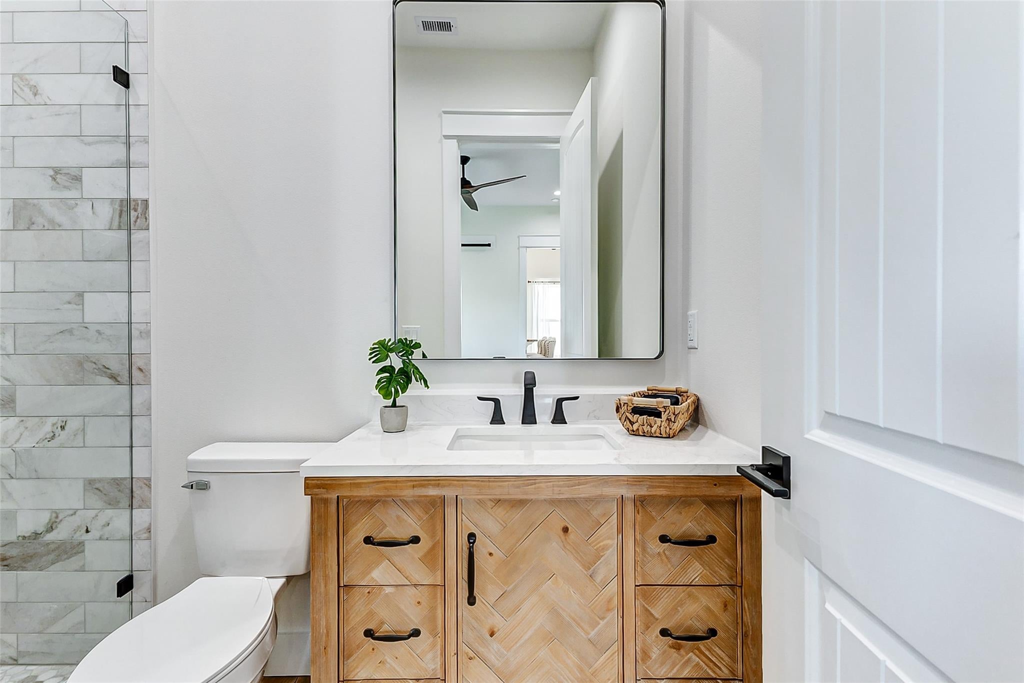 Gilchrist, Texas, 77617, United States, 3 Bedrooms Bedrooms, ,4 BathroomsBathrooms,Residential,Active,1761250