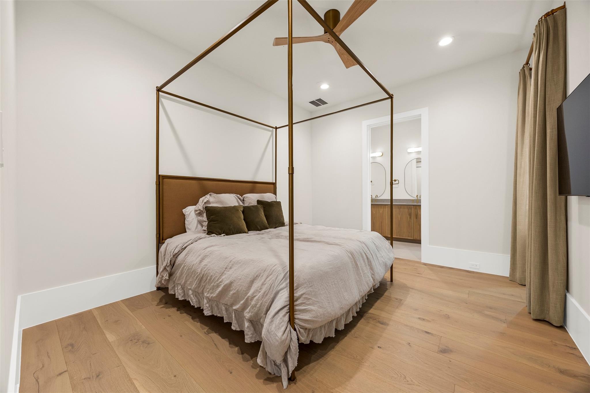 Montgomery, Texas, 77316, United States, 6 Bedrooms Bedrooms, ,7 BathroomsBathrooms,Residential,Active,2012208