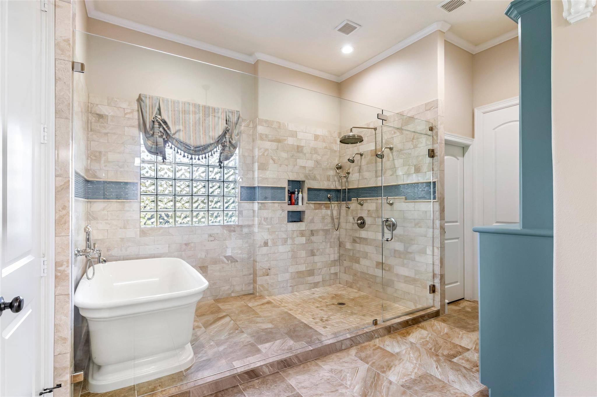 Humble, Texas, 77346, United States, 5 Bedrooms Bedrooms, ,6 BathroomsBathrooms,Residential,Active,1970948