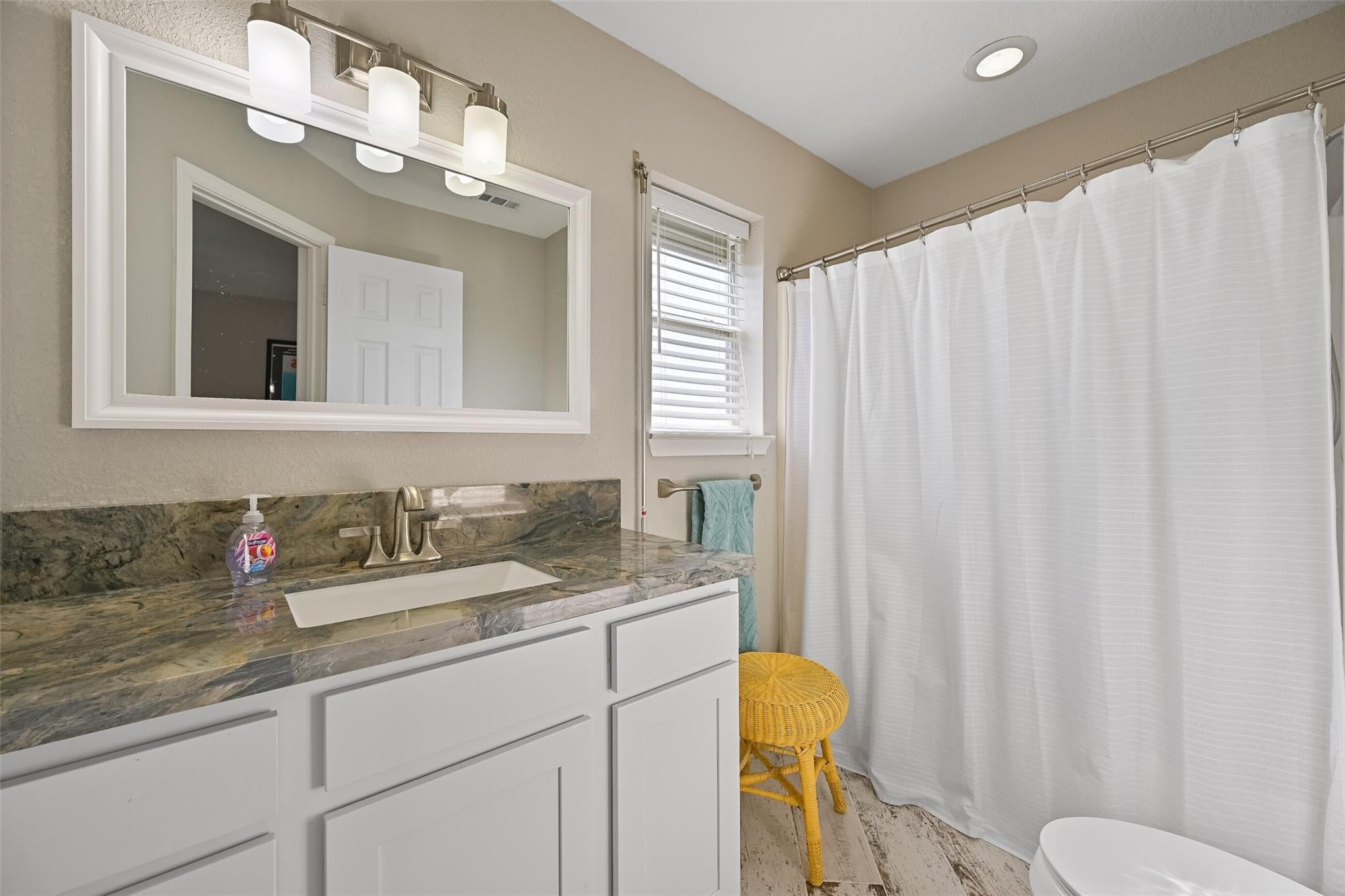Galveston, Texas, 77554, United States, ,3 BathroomsBathrooms,Residential,Active,1867906