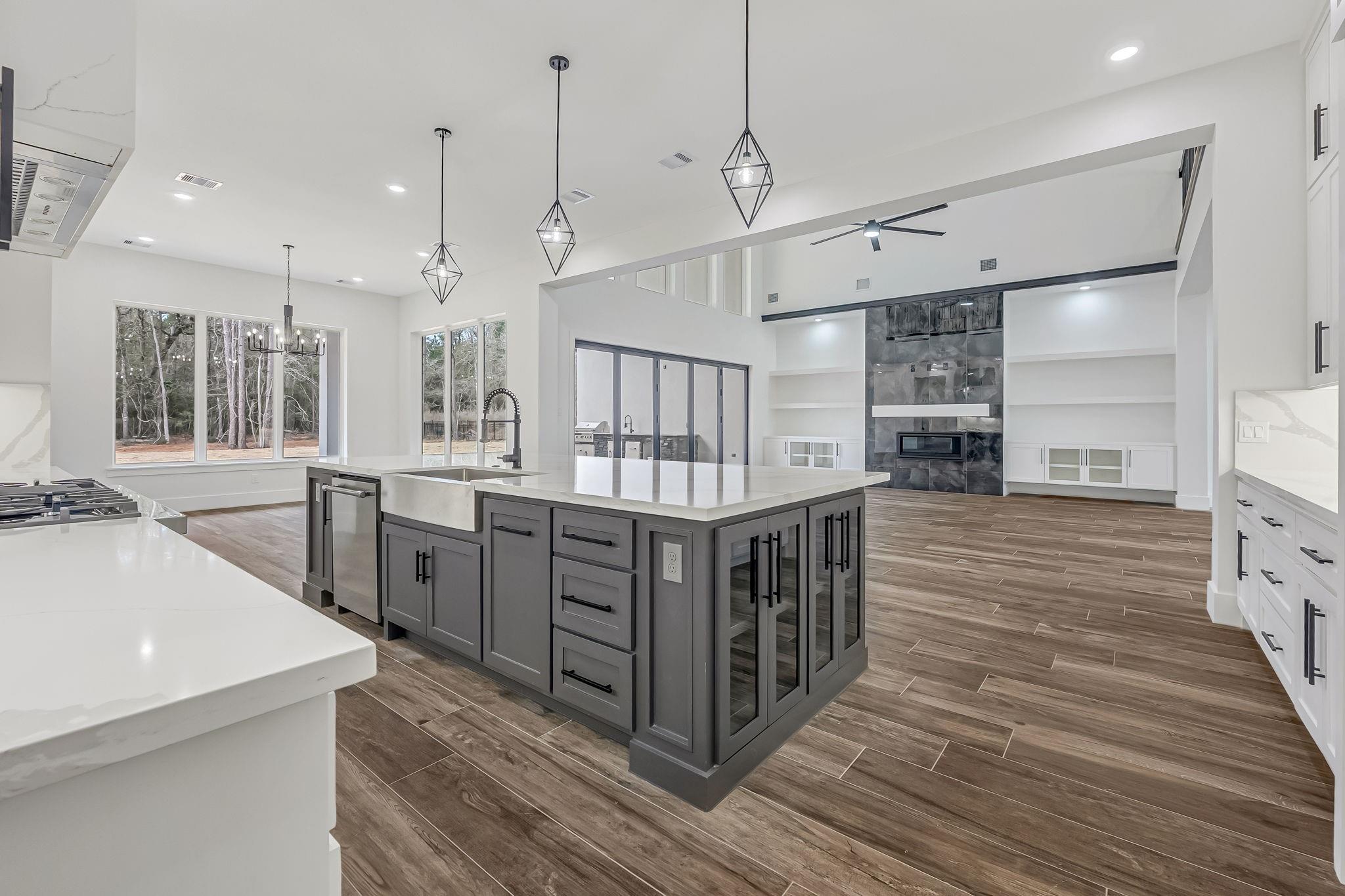 Montgomery, Texas, 77316, United States, 5 Bedrooms Bedrooms, ,6 BathroomsBathrooms,Residential,Active,2015434