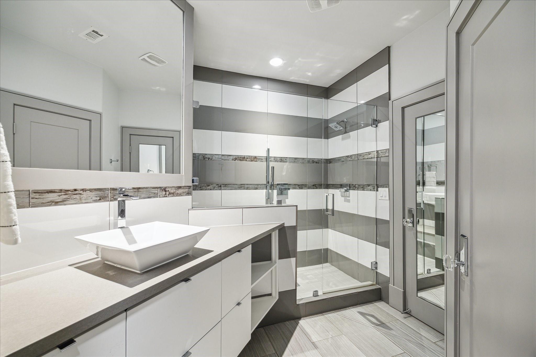 Sugar Land, Texas, 77479, United States, 6 Bedrooms Bedrooms, ,9 BathroomsBathrooms,Residential,Active,1820359