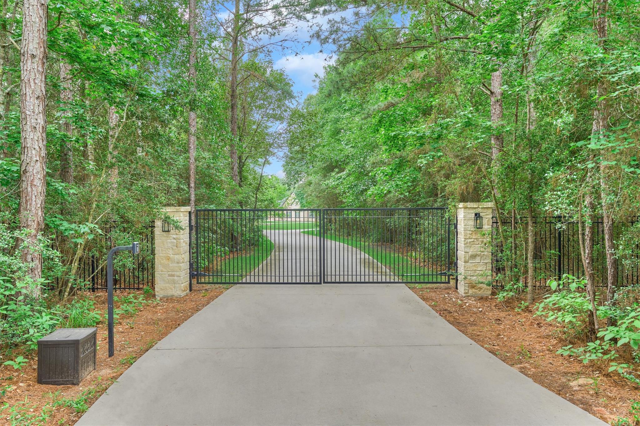 Montgomery, Texas, 77316, United States, 5 Bedrooms Bedrooms, ,8 BathroomsBathrooms,Residential,Active,1953008