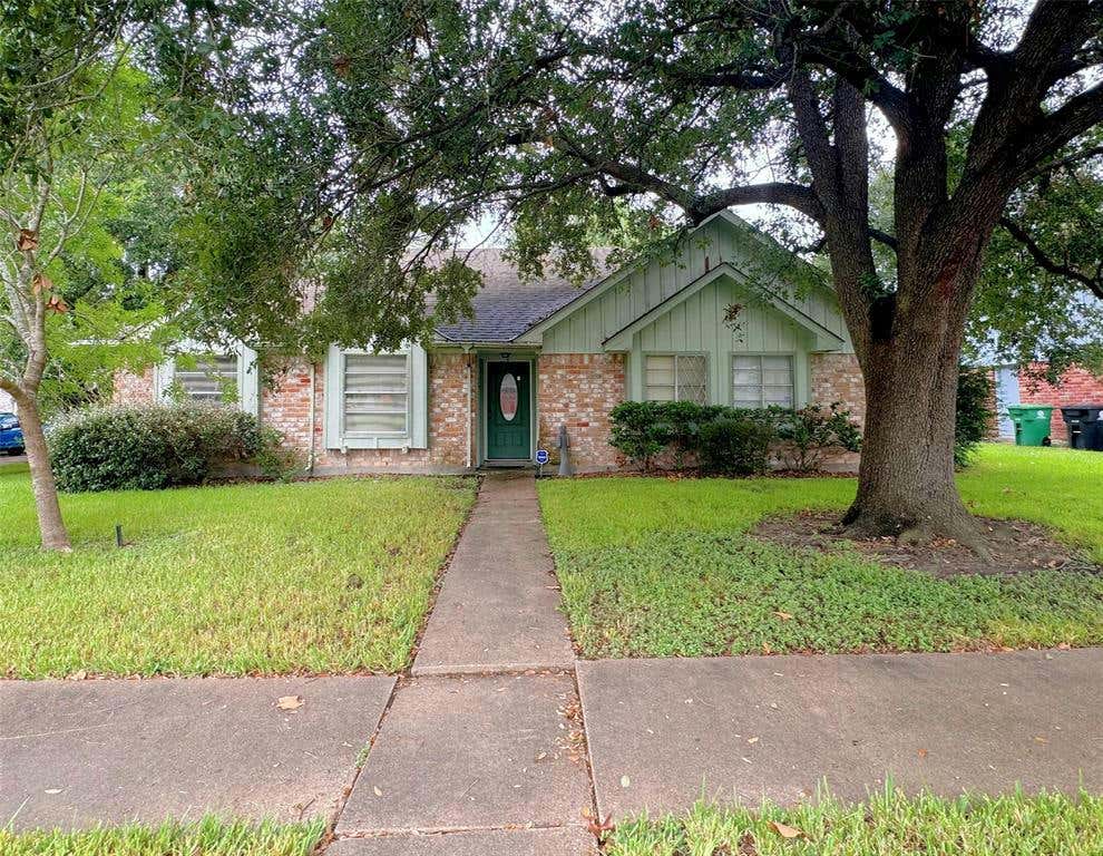 12822 CROW VALLEY LN, HOUSTON, TX 77099, photo 1 of 6