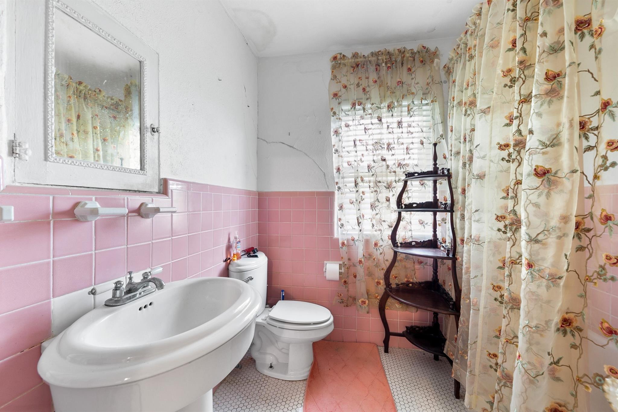 Highlands, Texas, 77562, United States, ,3 BathroomsBathrooms,Residential,Active,1780312